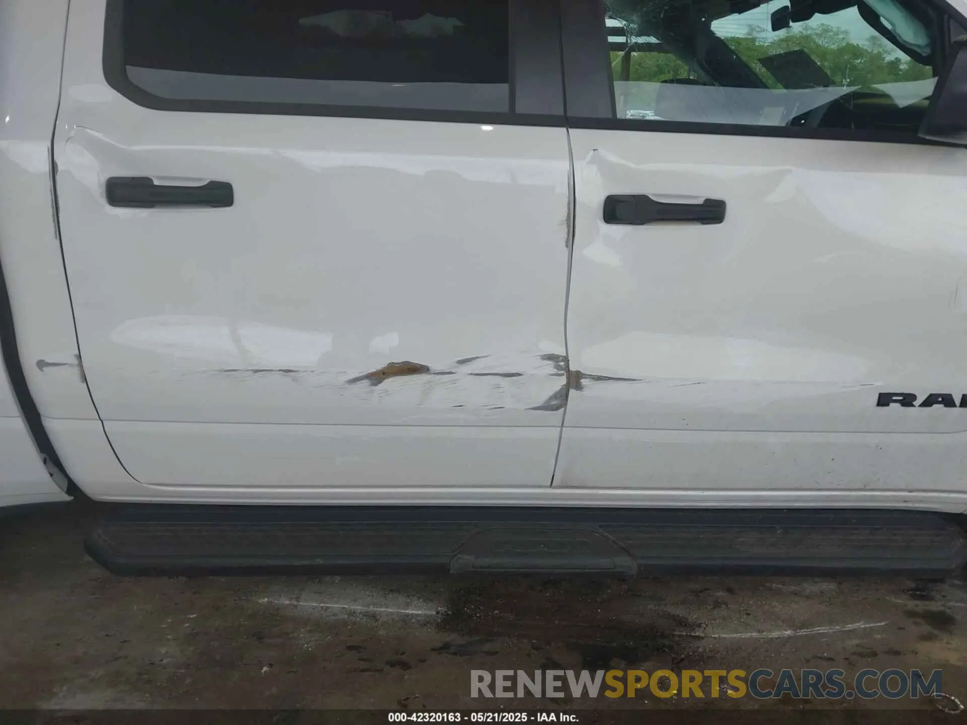 20 Photograph of a damaged car 1C6RRFGG2SN666762 RAM 1500 2025