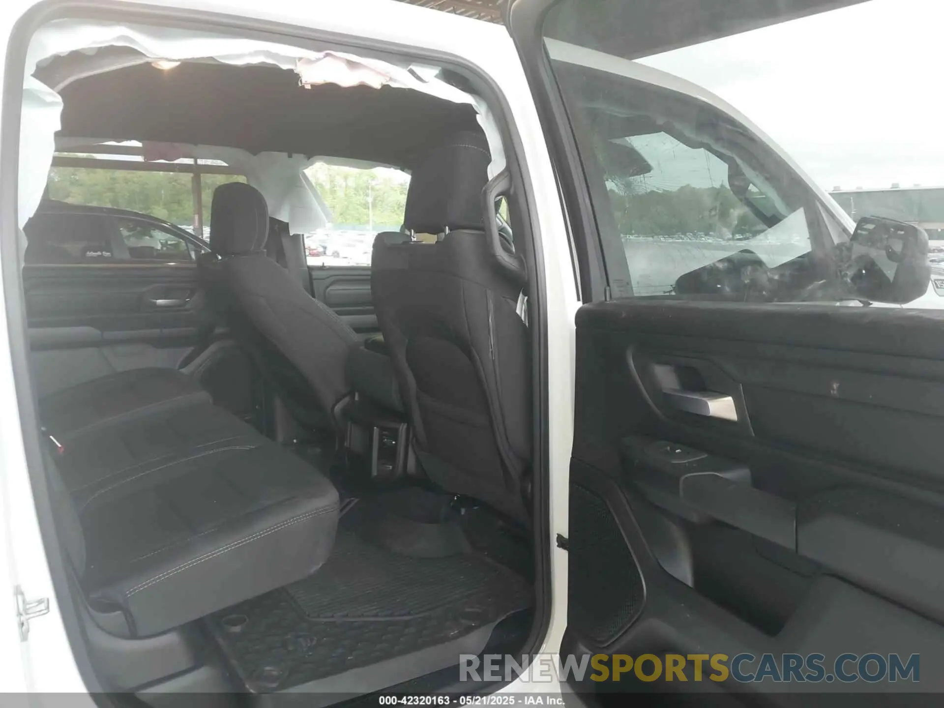 8 Photograph of a damaged car 1C6RRFGG2SN666762 RAM 1500 2025