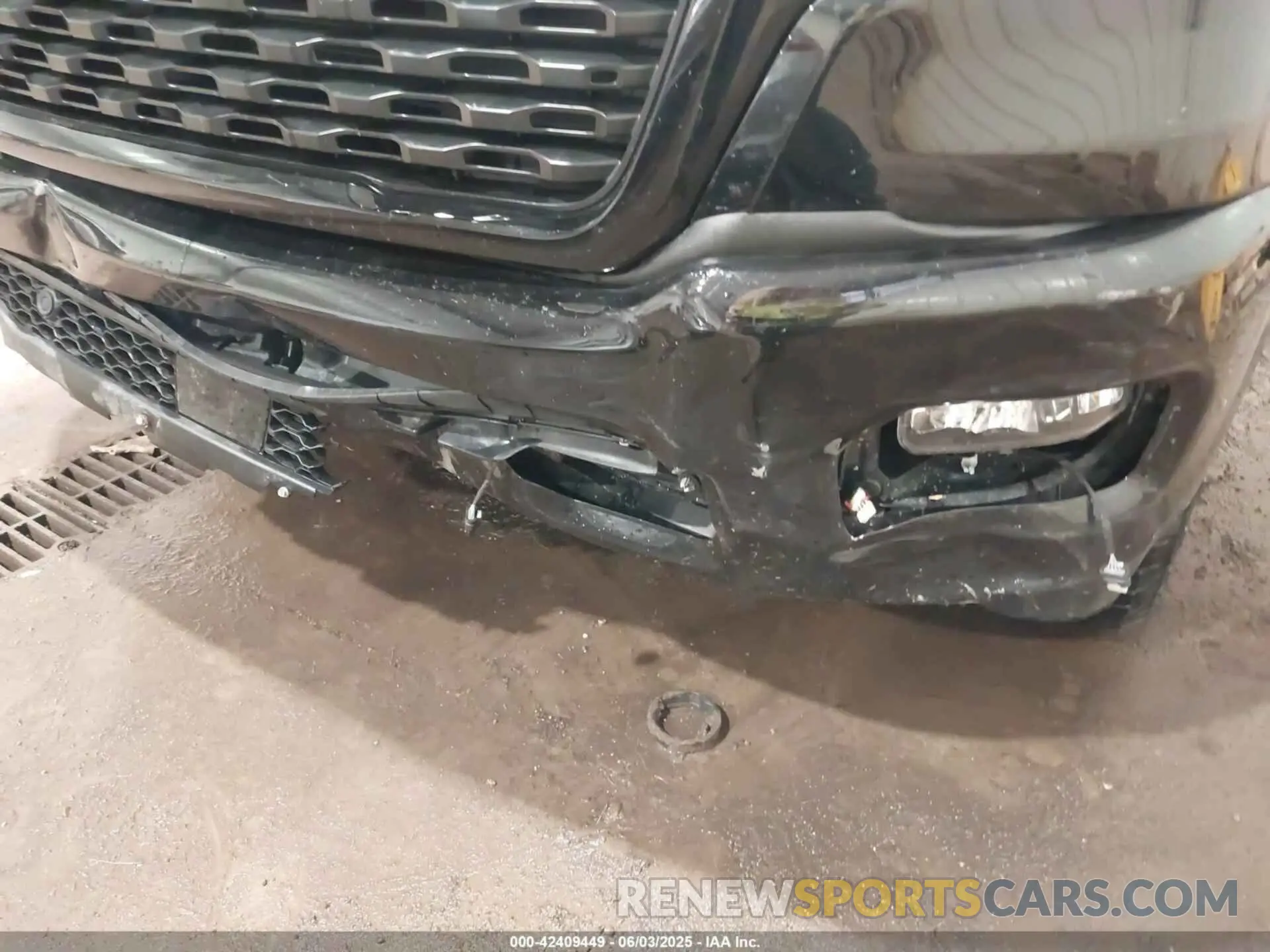 18 Photograph of a damaged car 1C6SRFBP9SN502384 RAM 1500 2025