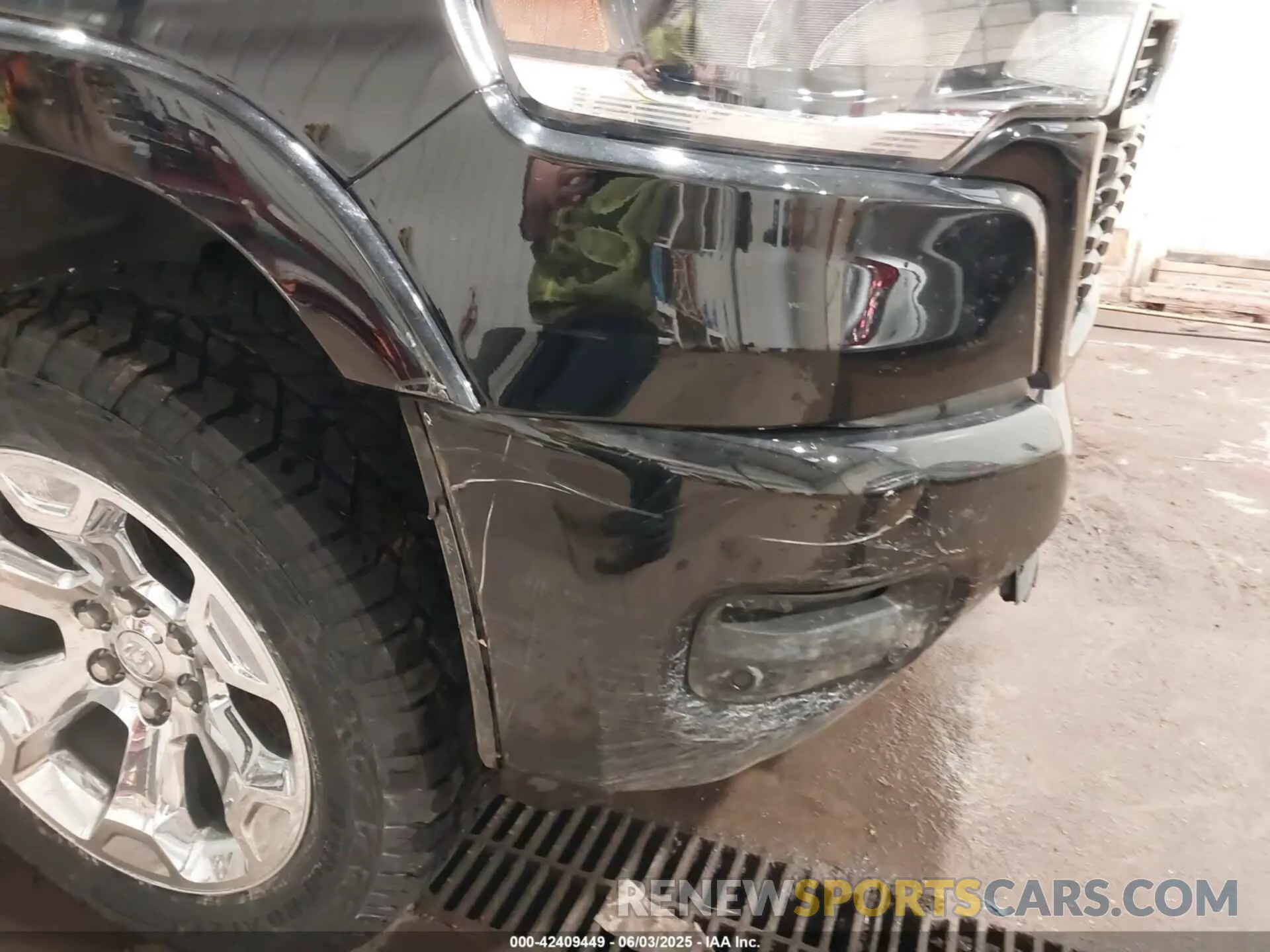 19 Photograph of a damaged car 1C6SRFBP9SN502384 RAM 1500 2025