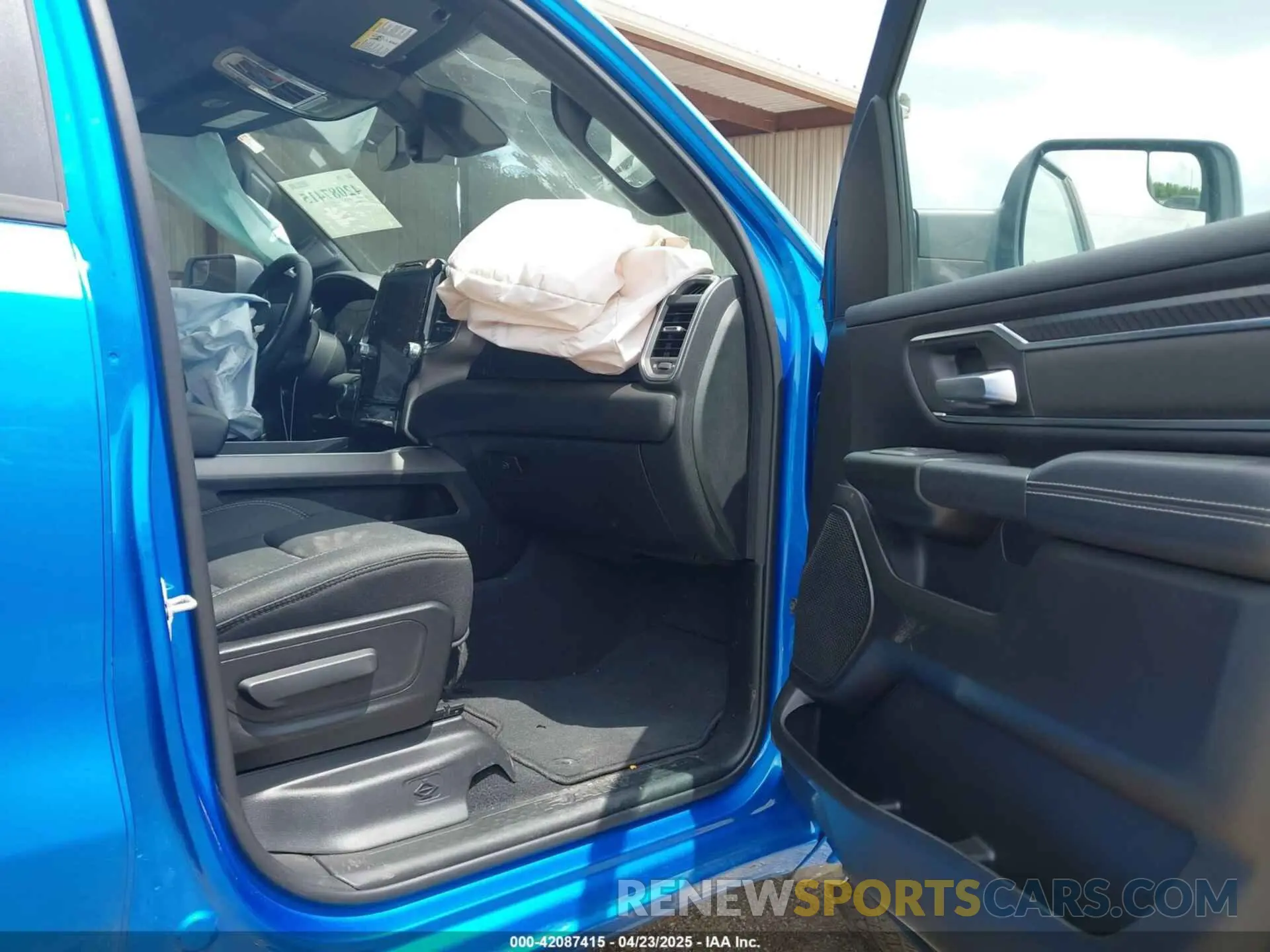 5 Photograph of a damaged car 1C6SRFFP2SN562047 RAM 1500 2025