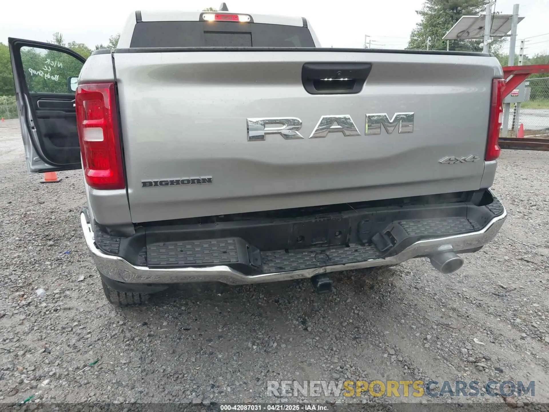 6 Photograph of a damaged car 1C6SRFFP3SN581030 RAM 1500 2025
