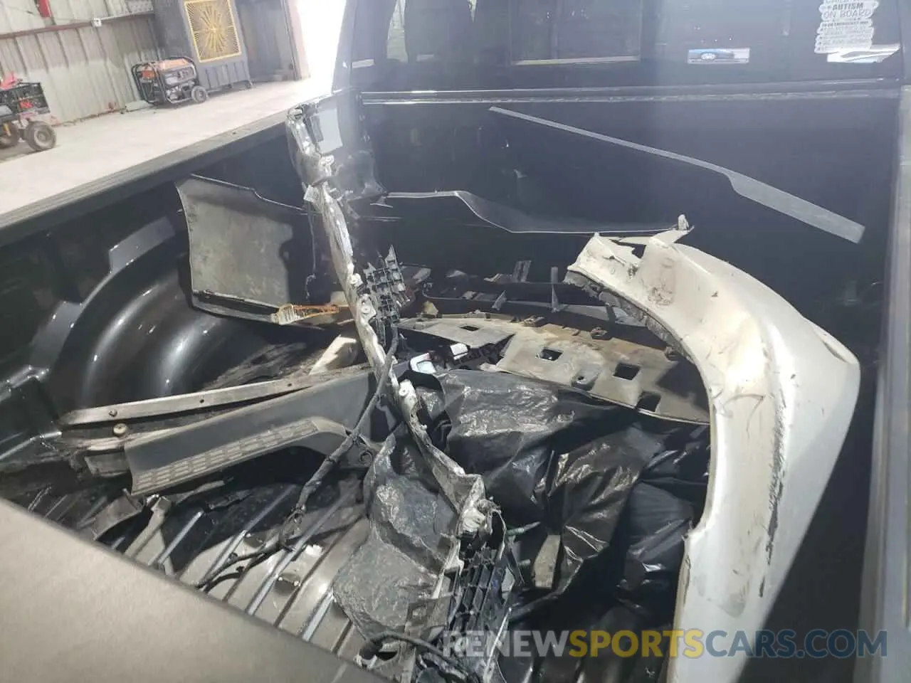 14 Photograph of a damaged car 1C6SRFFP3SN636561 RAM 1500 2025