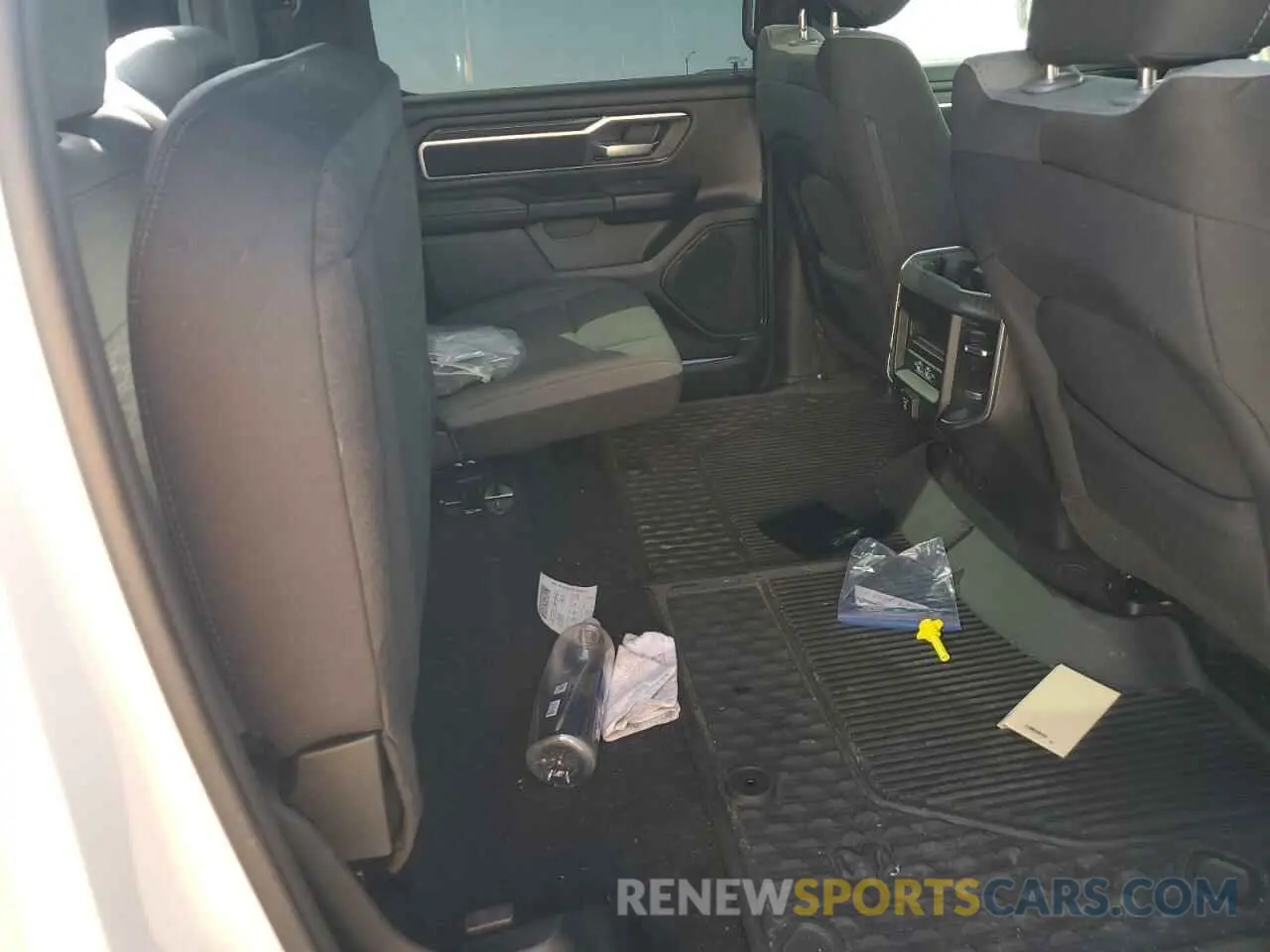 10 Photograph of a damaged car 1C6SRFFP8SN656238 RAM 1500 2025