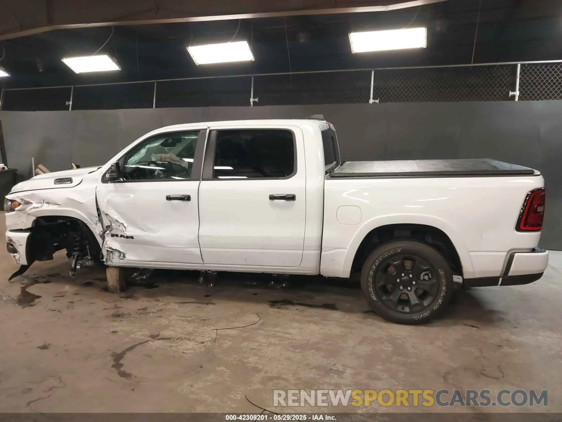 15 Photograph of a damaged car 1C6SRFFP9SN703082 RAM 1500 2025