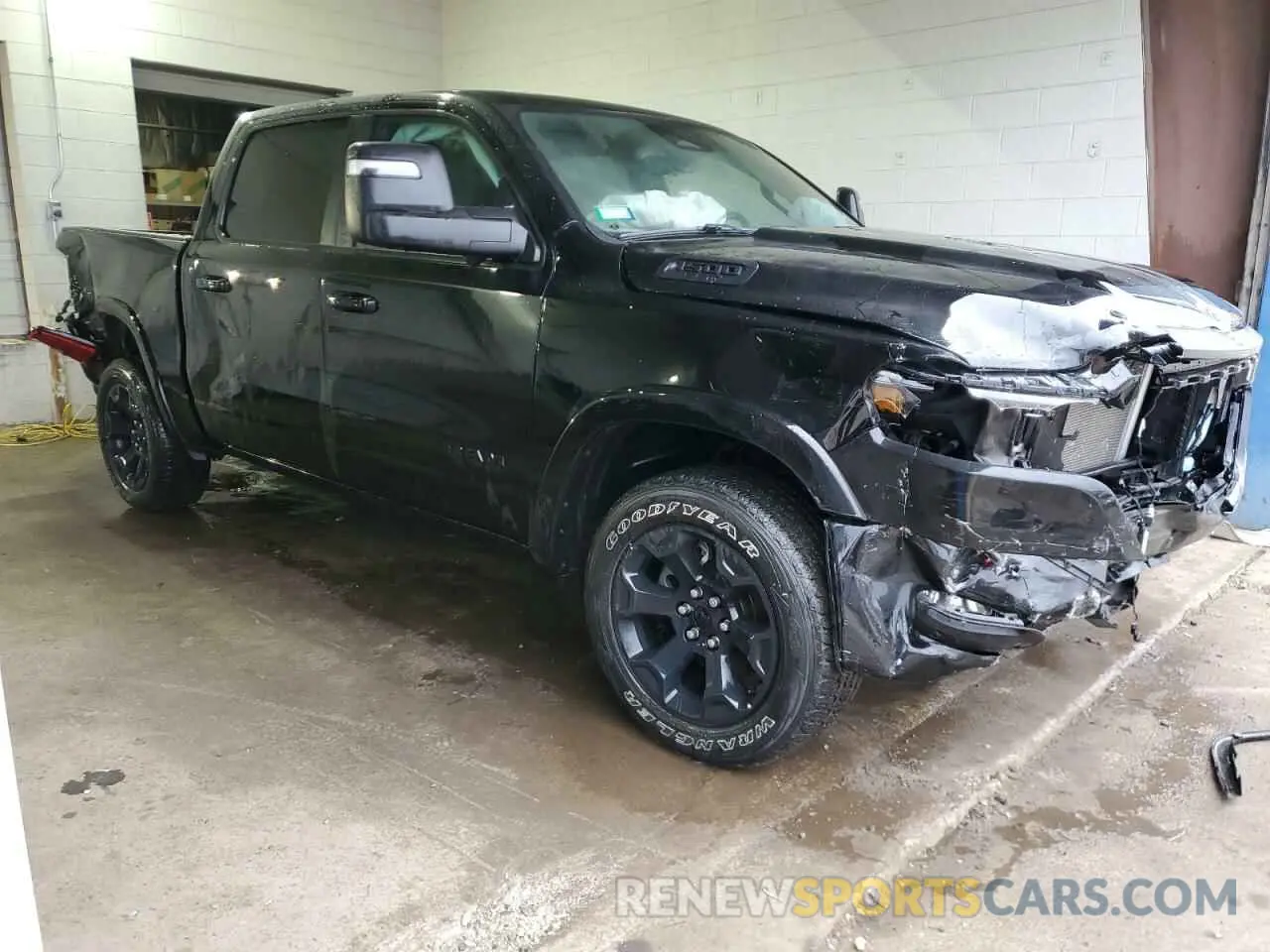 4 Photograph of a damaged car 1C6SRFFPXSN511220 RAM 1500 2025