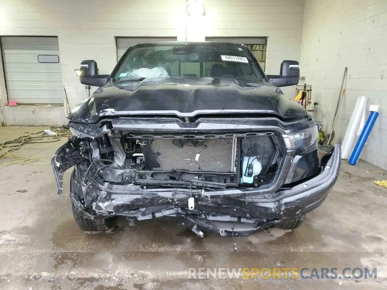 5 Photograph of a damaged car 1C6SRFFPXSN511220 RAM 1500 2025