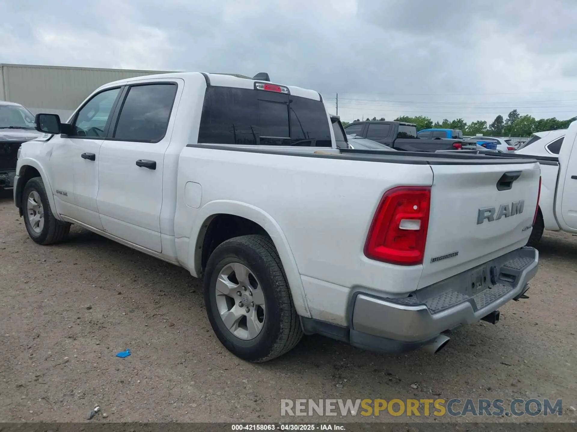 3 Photograph of a damaged car 1C6SRFFPXSN581512 RAM 1500 2025