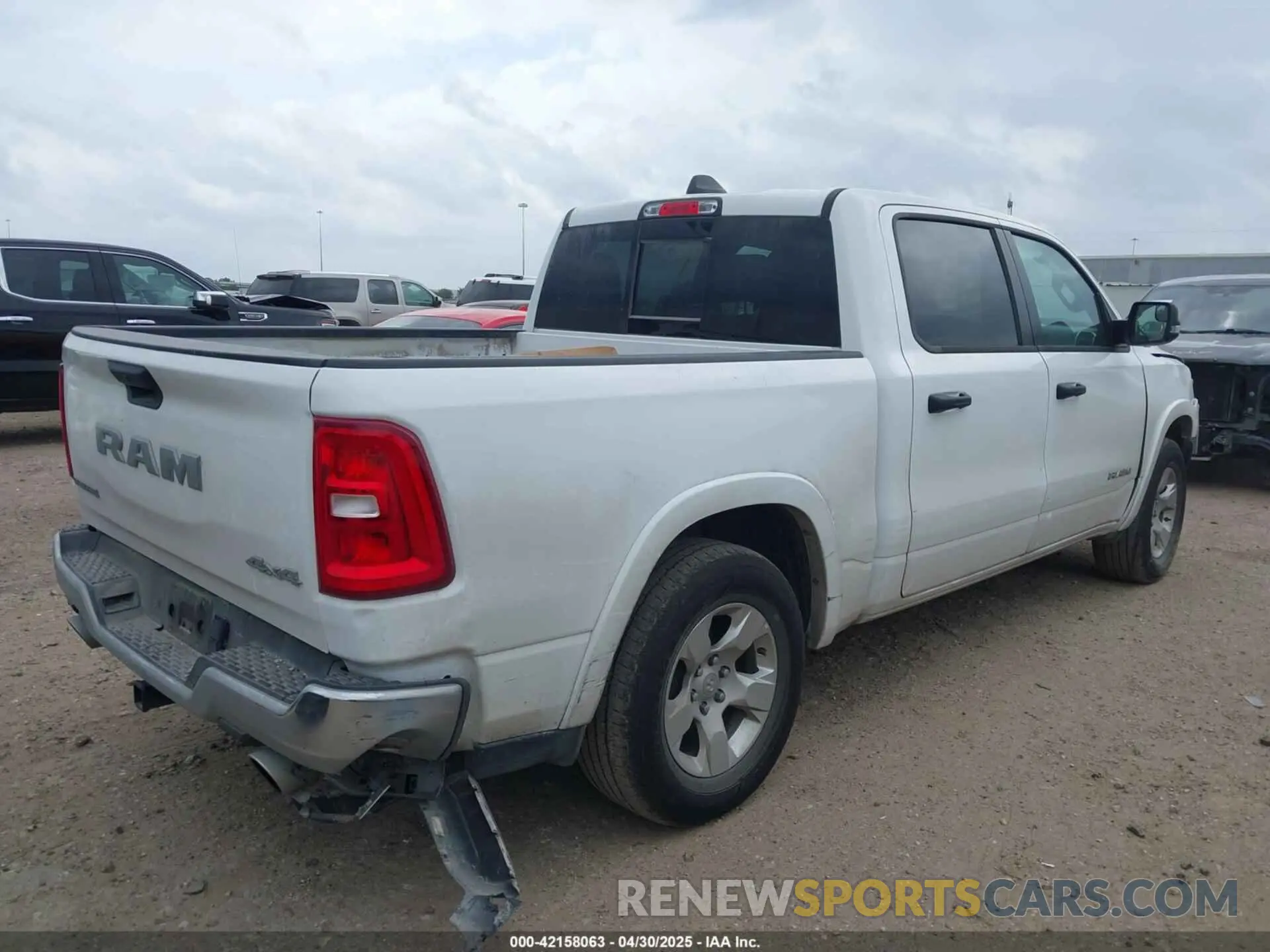 4 Photograph of a damaged car 1C6SRFFPXSN581512 RAM 1500 2025