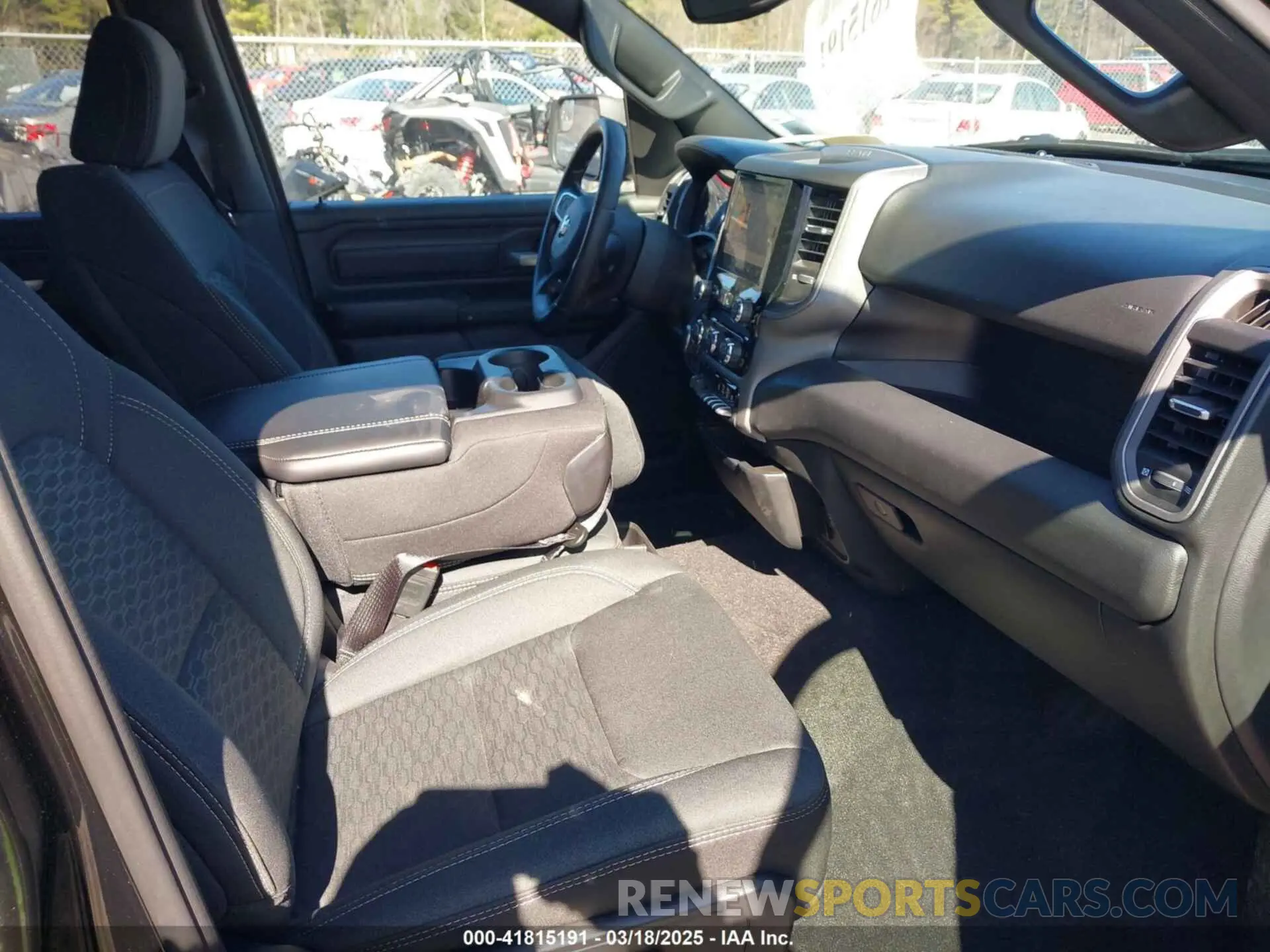 5 Photograph of a damaged car 1C6SRFGP7SN614013 RAM 1500 2025