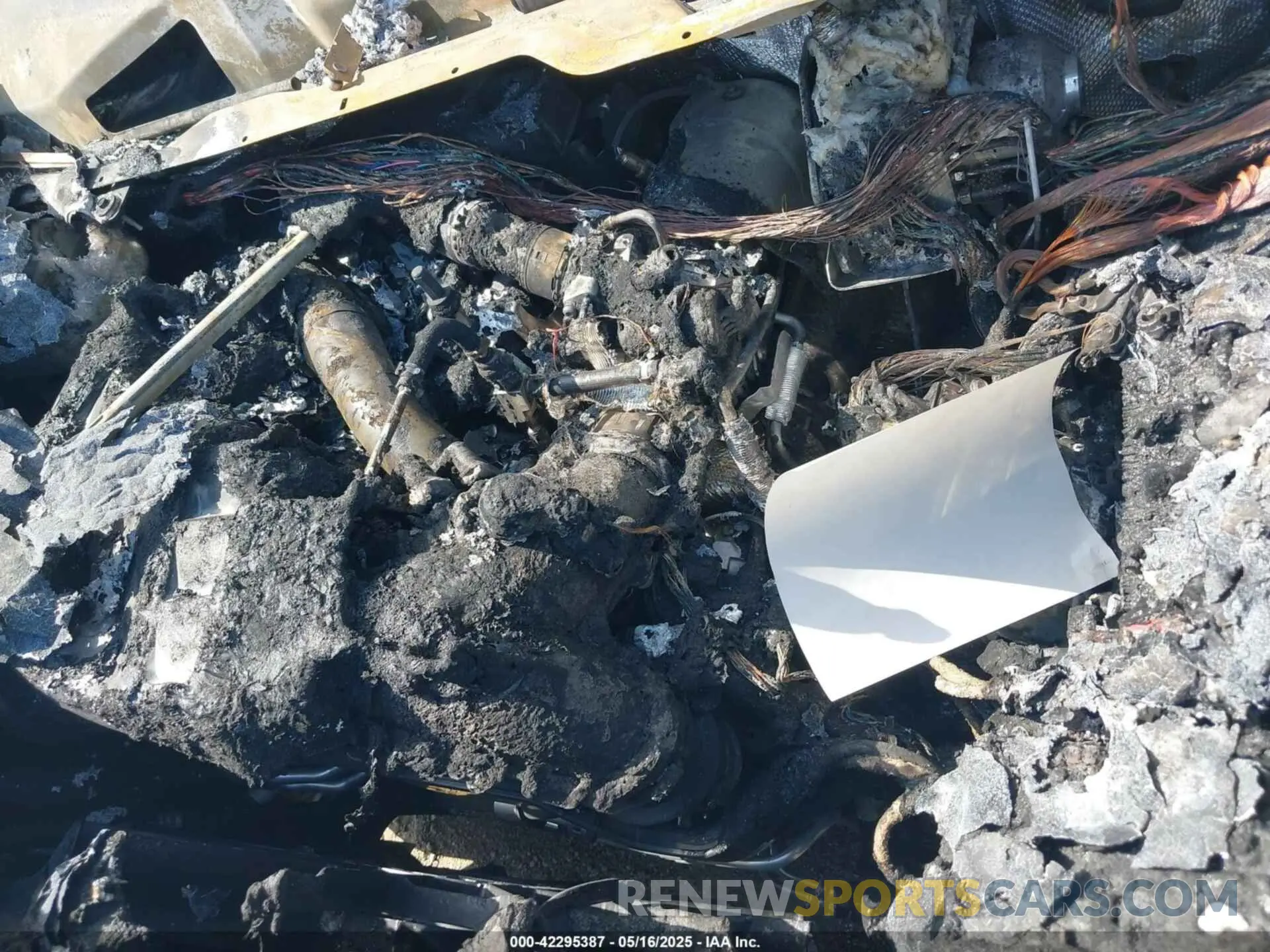 10 Photograph of a damaged car 1C6SRFHP5SN556000 RAM 1500 2025