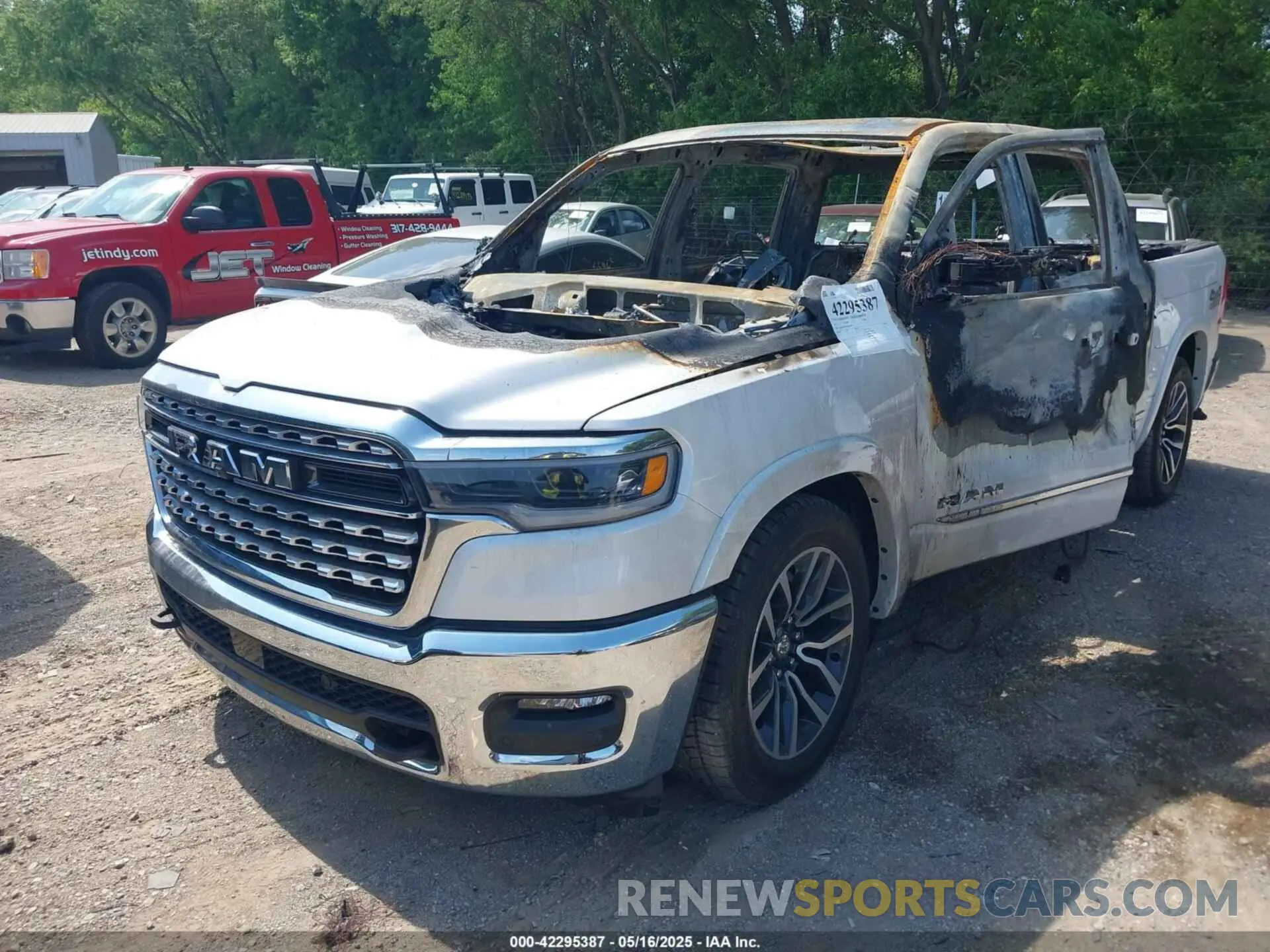2 Photograph of a damaged car 1C6SRFHP5SN556000 RAM 1500 2025