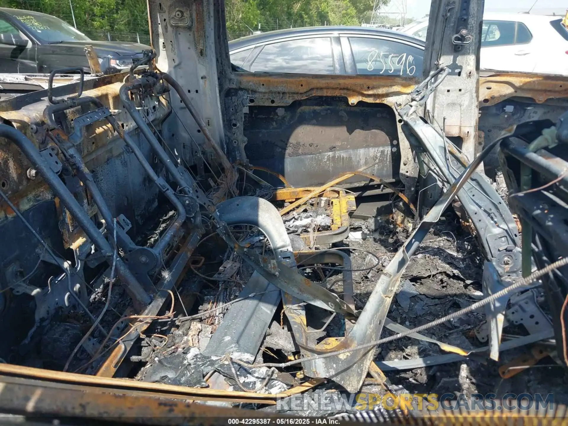 8 Photograph of a damaged car 1C6SRFHP5SN556000 RAM 1500 2025