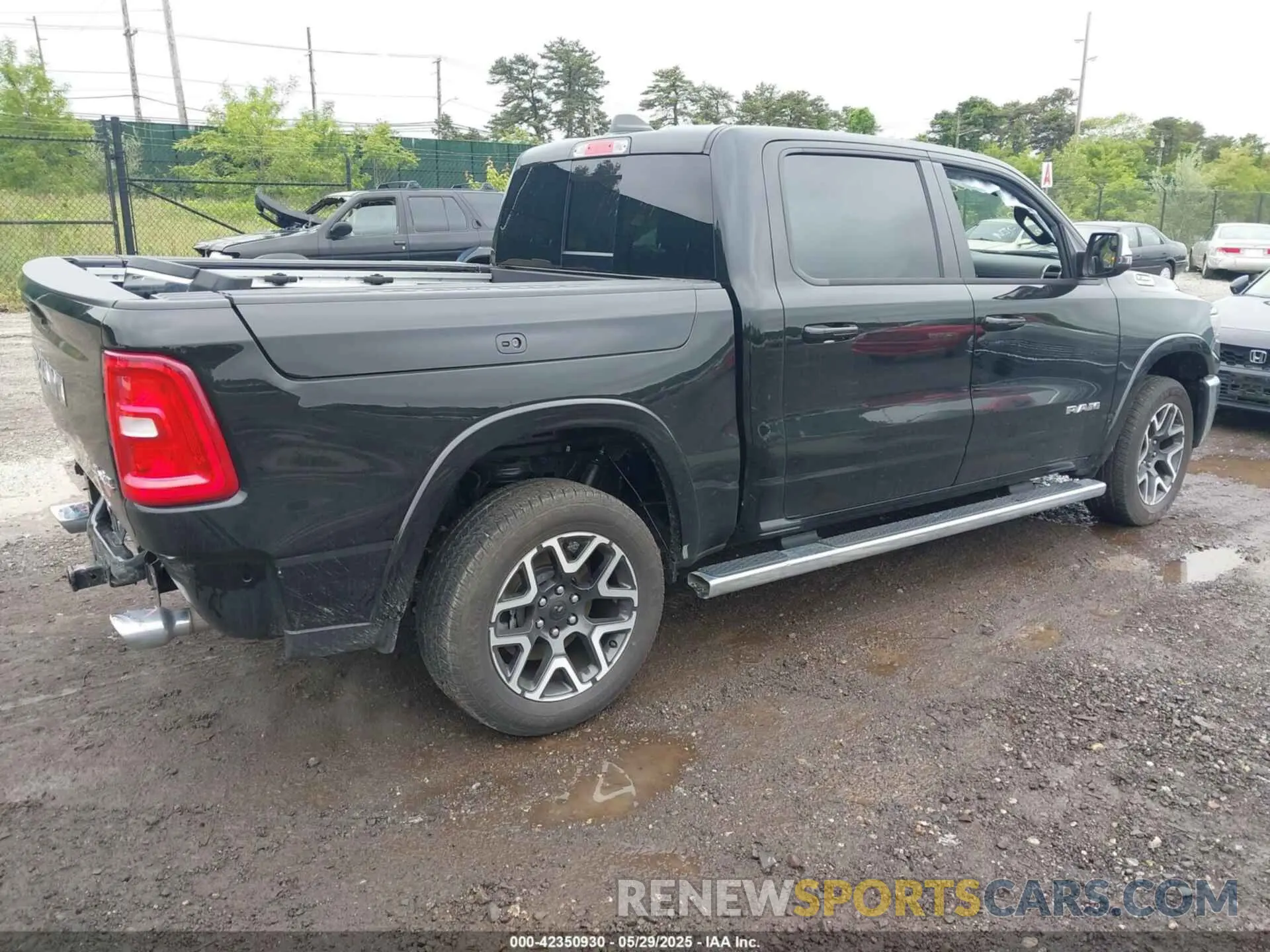 4 Photograph of a damaged car 1C6SRFJP2SN514524 RAM 1500 2025