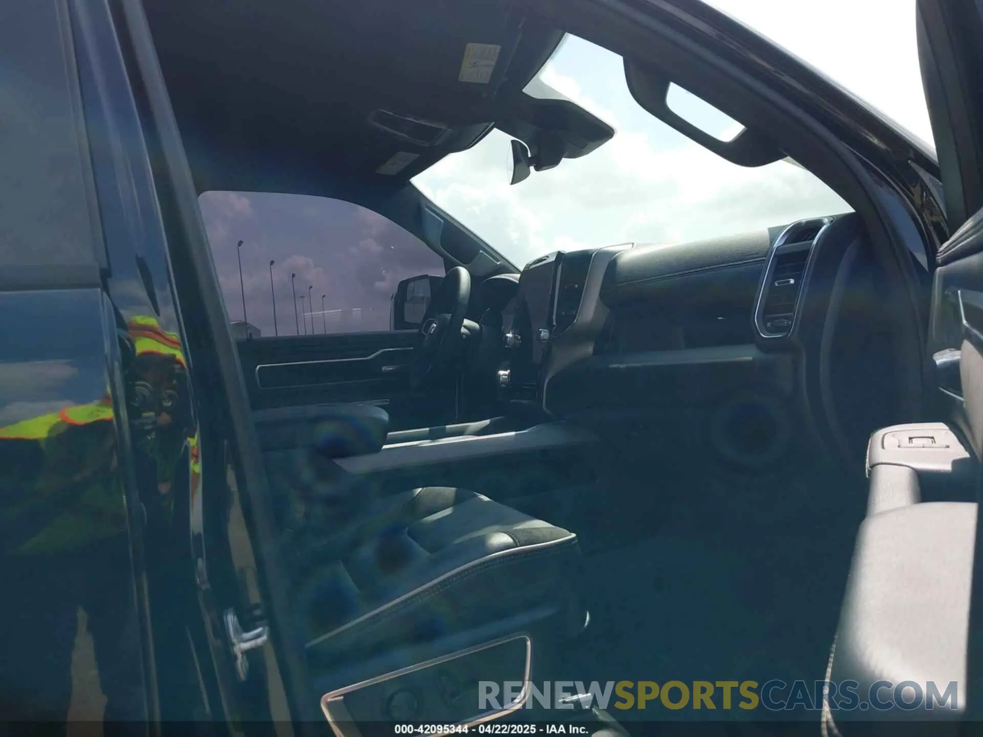 5 Photograph of a damaged car 1C6SRFJP3SN567779 RAM 1500 2025