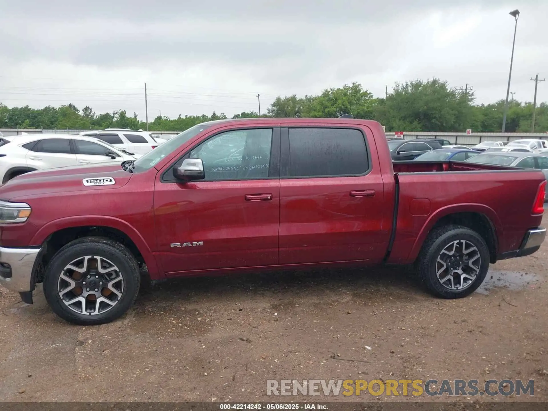 15 Photograph of a damaged car 1C6SRFJP6SN563032 RAM 1500 2025