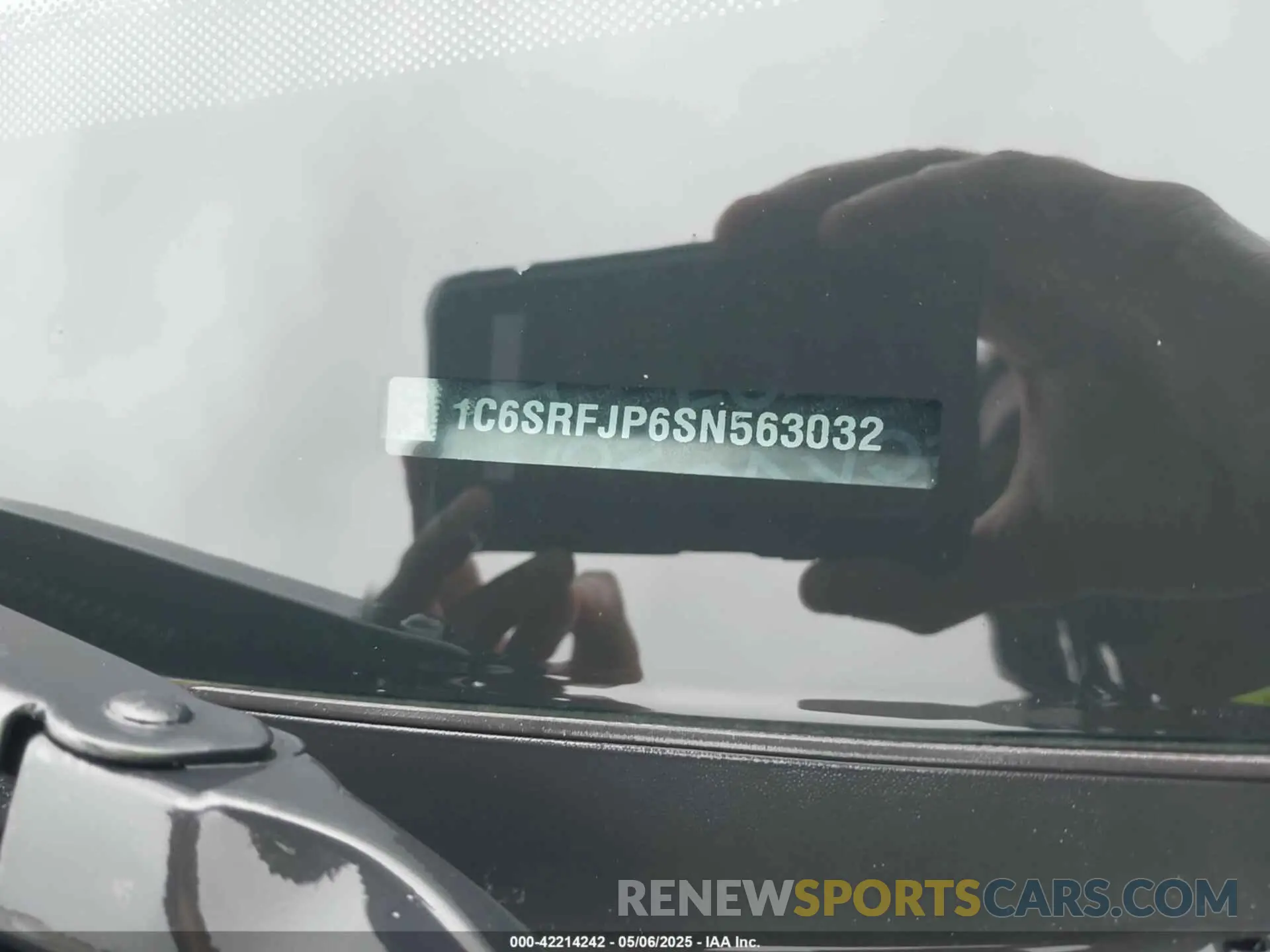 9 Photograph of a damaged car 1C6SRFJP6SN563032 RAM 1500 2025