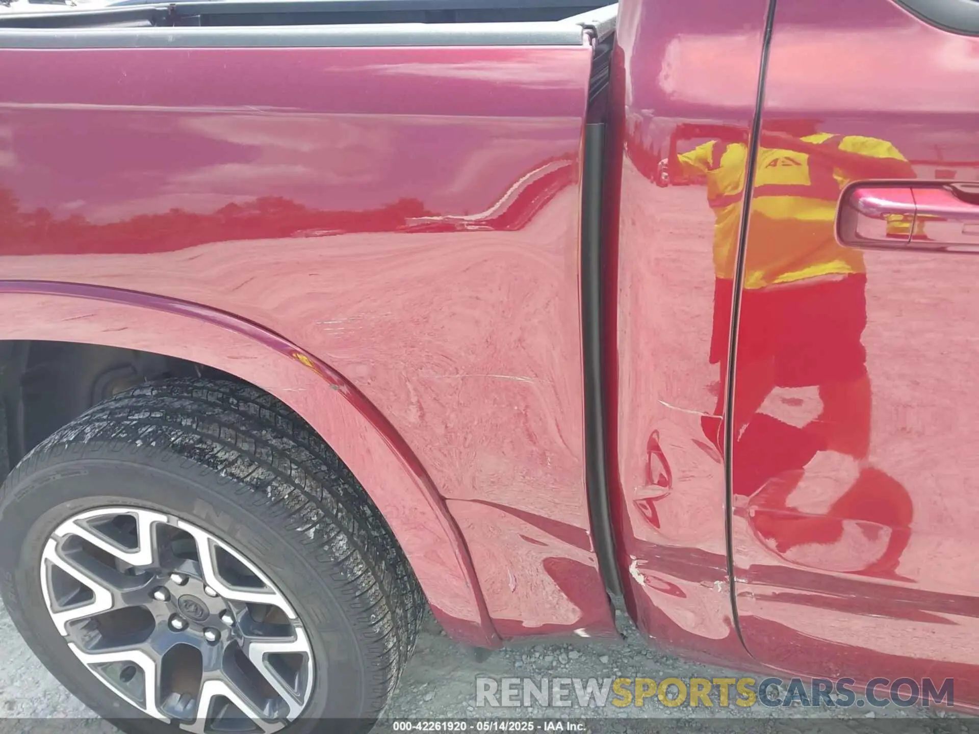 18 Photograph of a damaged car 1C6SRFJP7SN562357 RAM 1500 2025