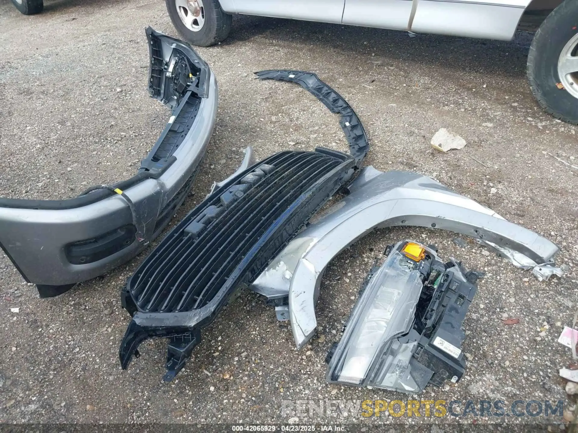 12 Photograph of a damaged car 1C6SRFJP8SN630889 RAM 1500 2025