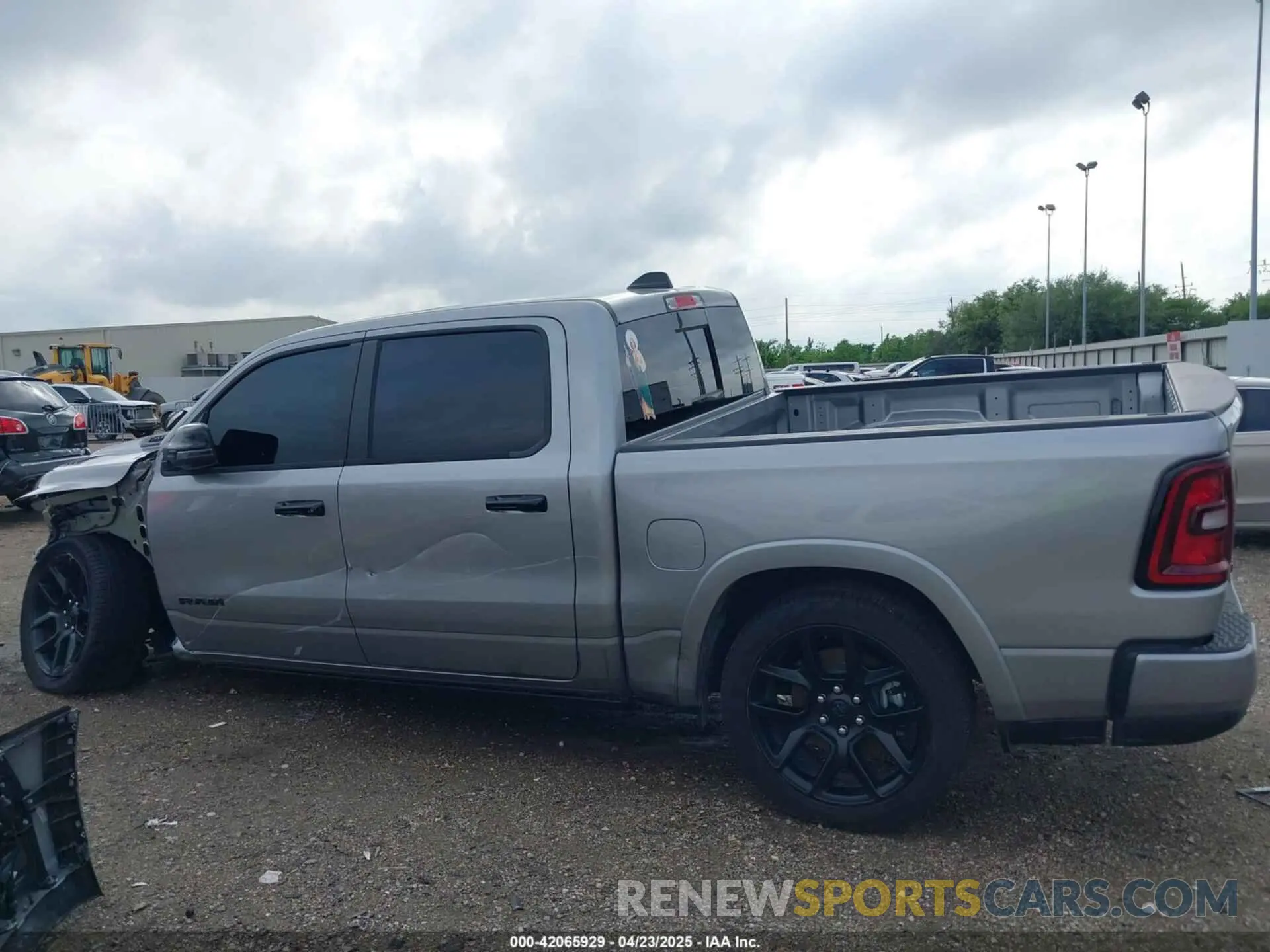 15 Photograph of a damaged car 1C6SRFJP8SN630889 RAM 1500 2025