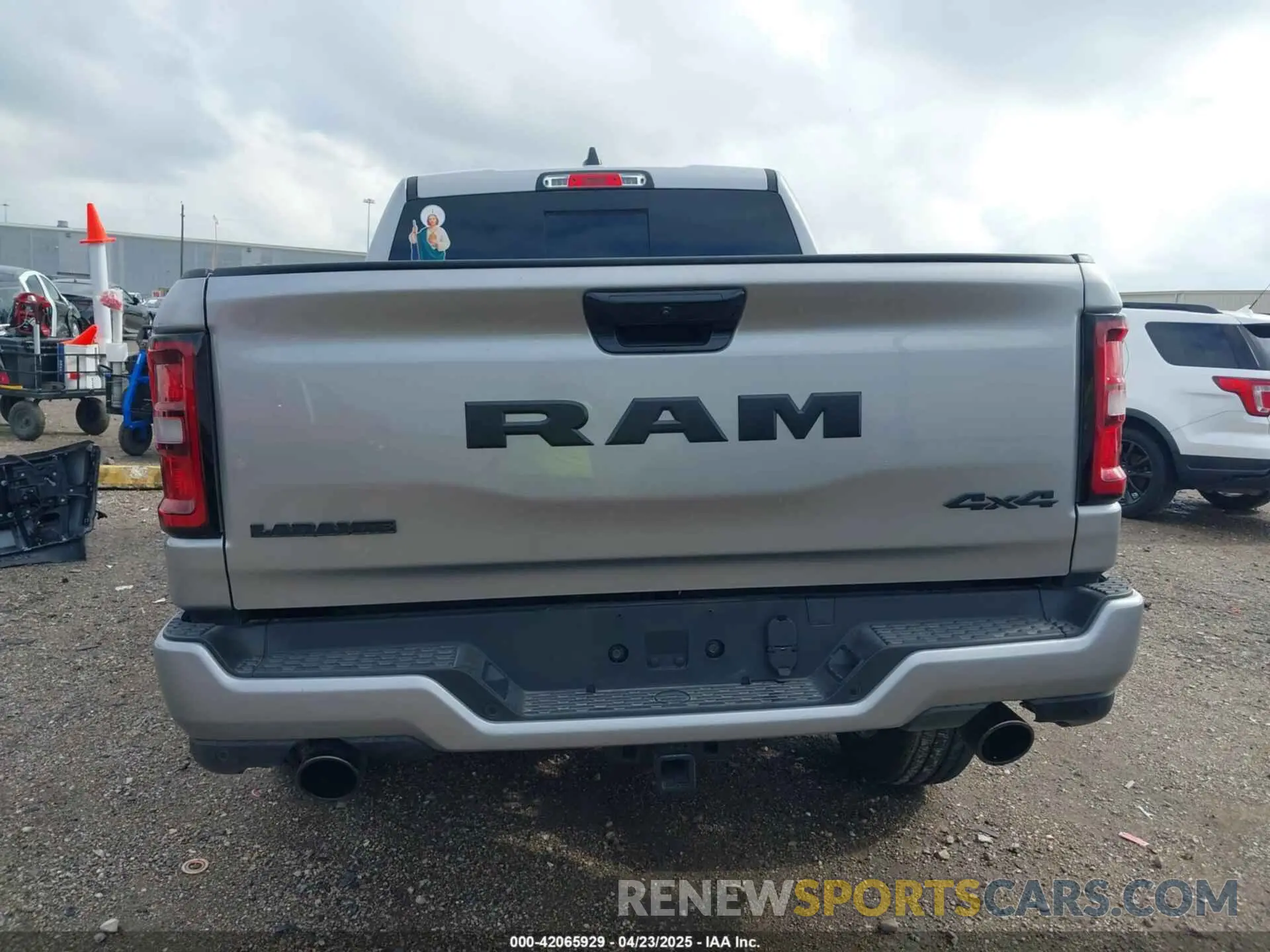 17 Photograph of a damaged car 1C6SRFJP8SN630889 RAM 1500 2025