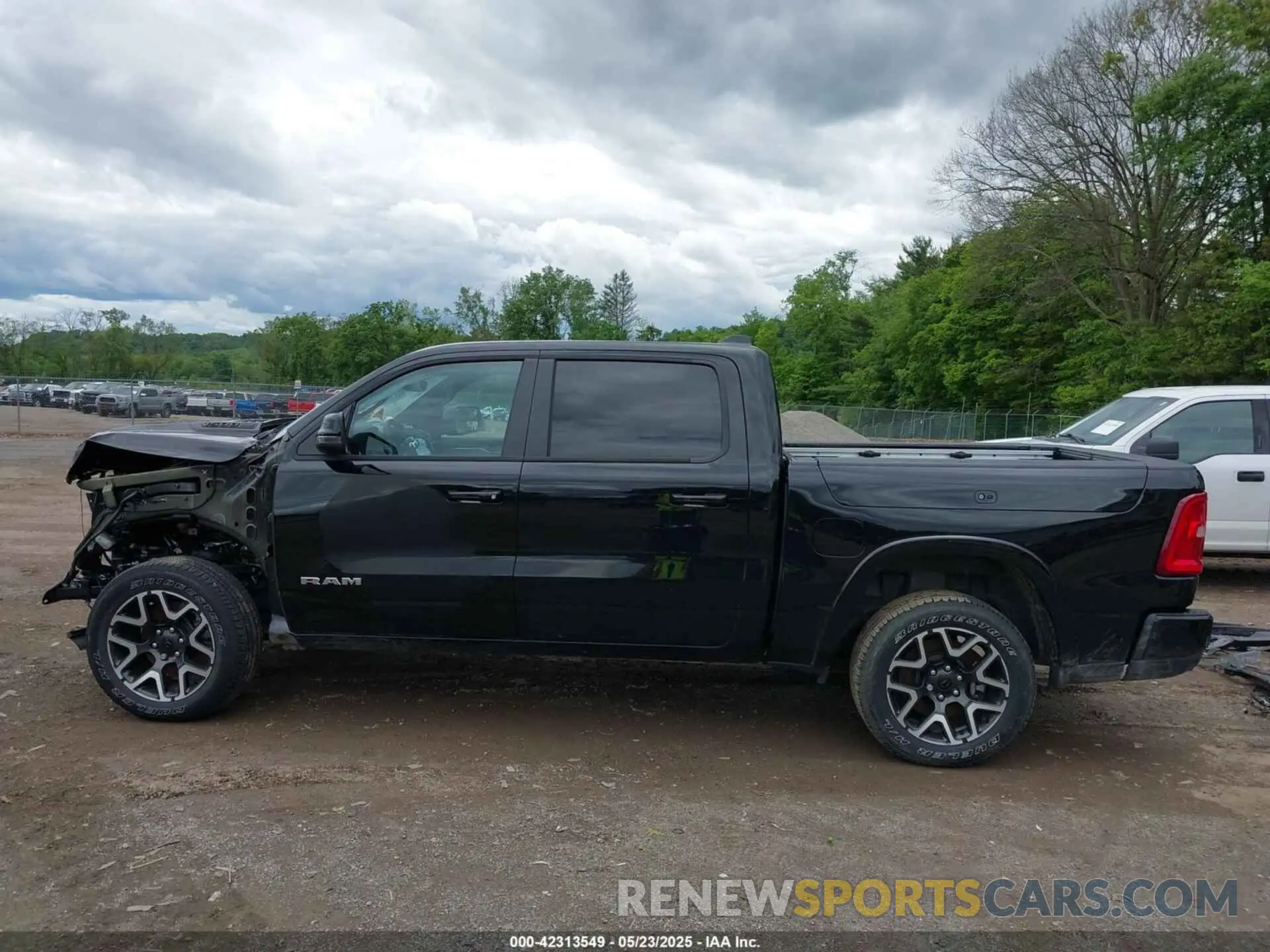 15 Photograph of a damaged car 1C6SRFJPXSN512942 RAM 1500 2025