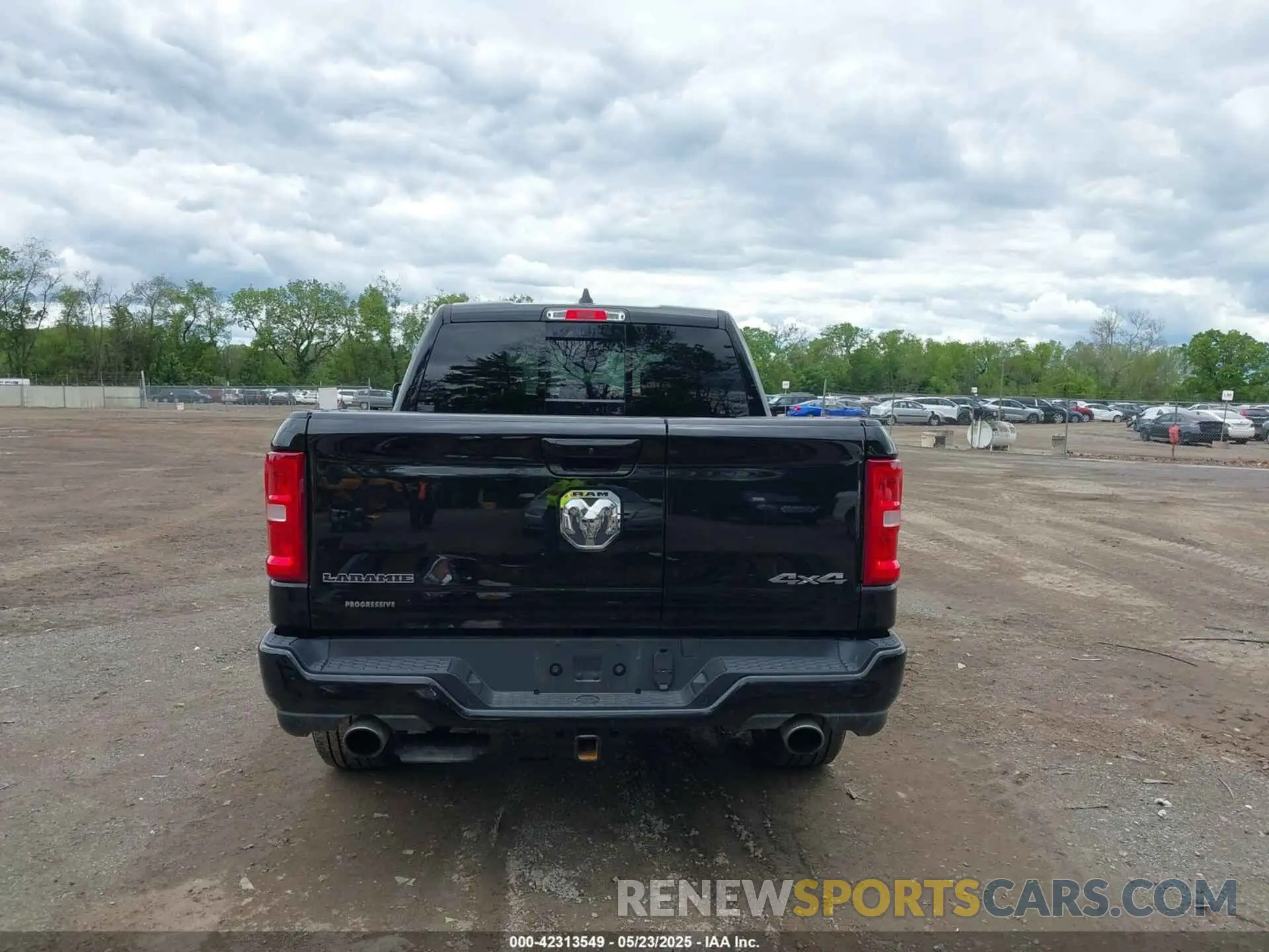 17 Photograph of a damaged car 1C6SRFJPXSN512942 RAM 1500 2025