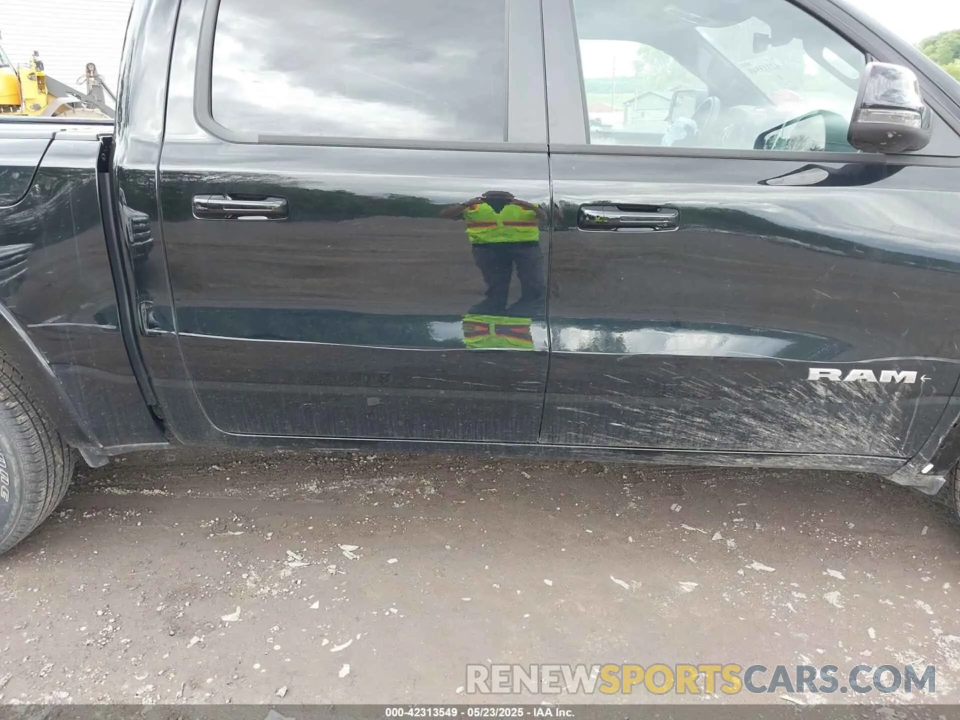 20 Photograph of a damaged car 1C6SRFJPXSN512942 RAM 1500 2025
