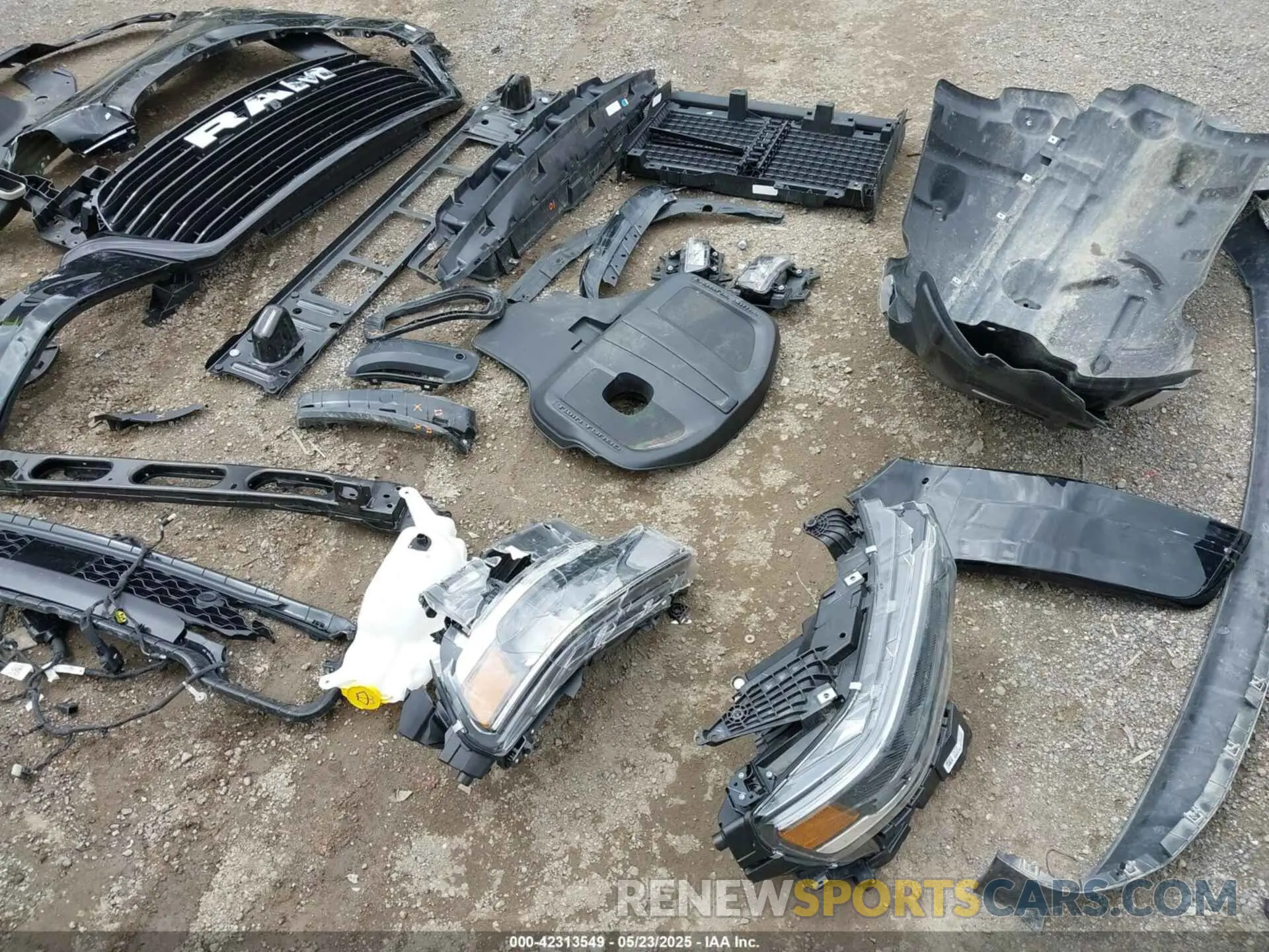 21 Photograph of a damaged car 1C6SRFJPXSN512942 RAM 1500 2025