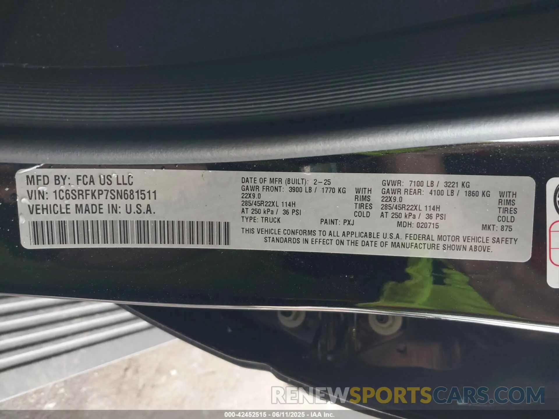 9 Photograph of a damaged car 1C6SRFKP7SN681511 RAM 1500 2025