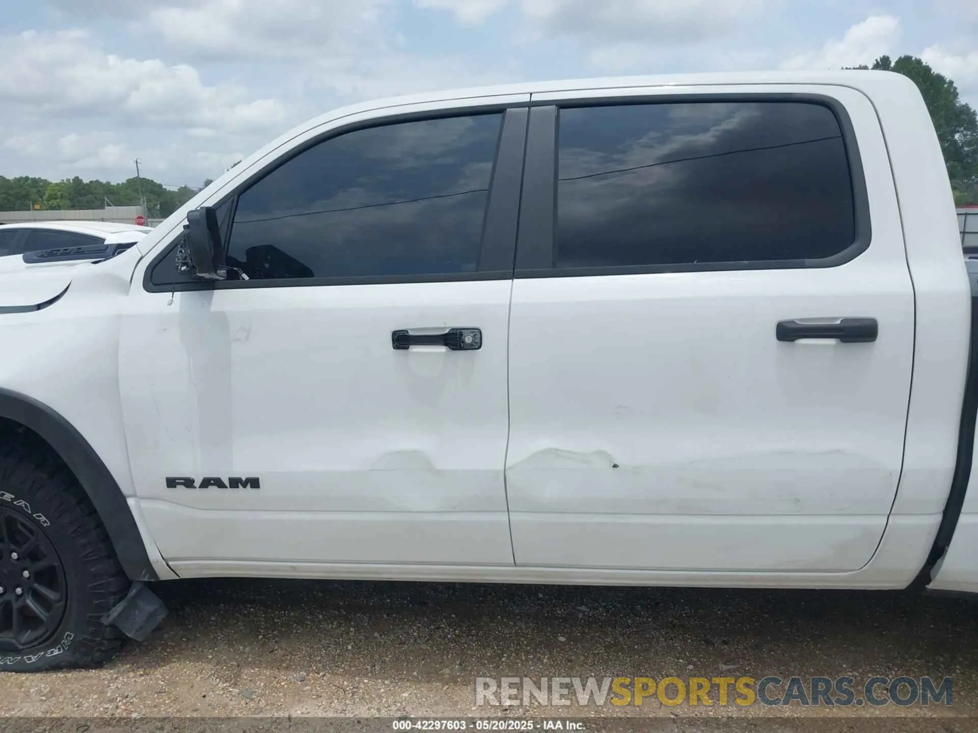 15 Photograph of a damaged car 1C6SRFLP9SN639467 RAM 1500 2025