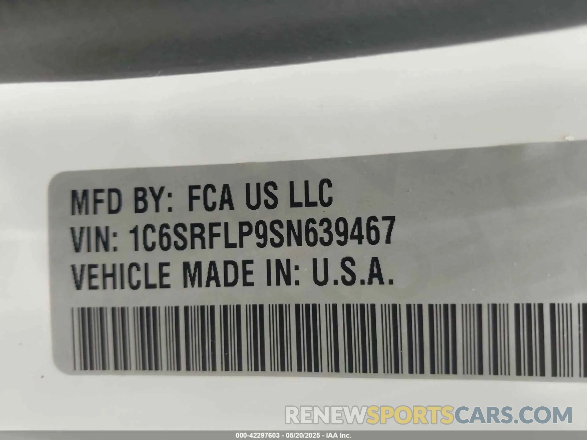 9 Photograph of a damaged car 1C6SRFLP9SN639467 RAM 1500 2025