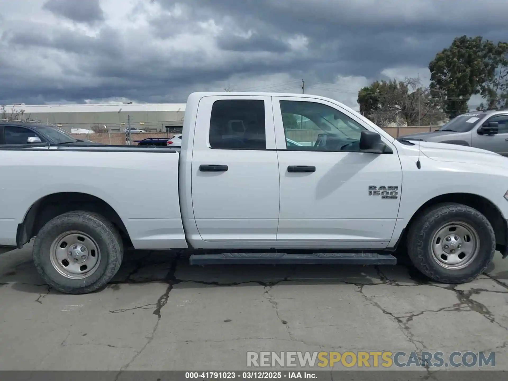 13 Photograph of a damaged car 1C6RR6FG1KS627826 RAM 1500 CLASSIC 2019