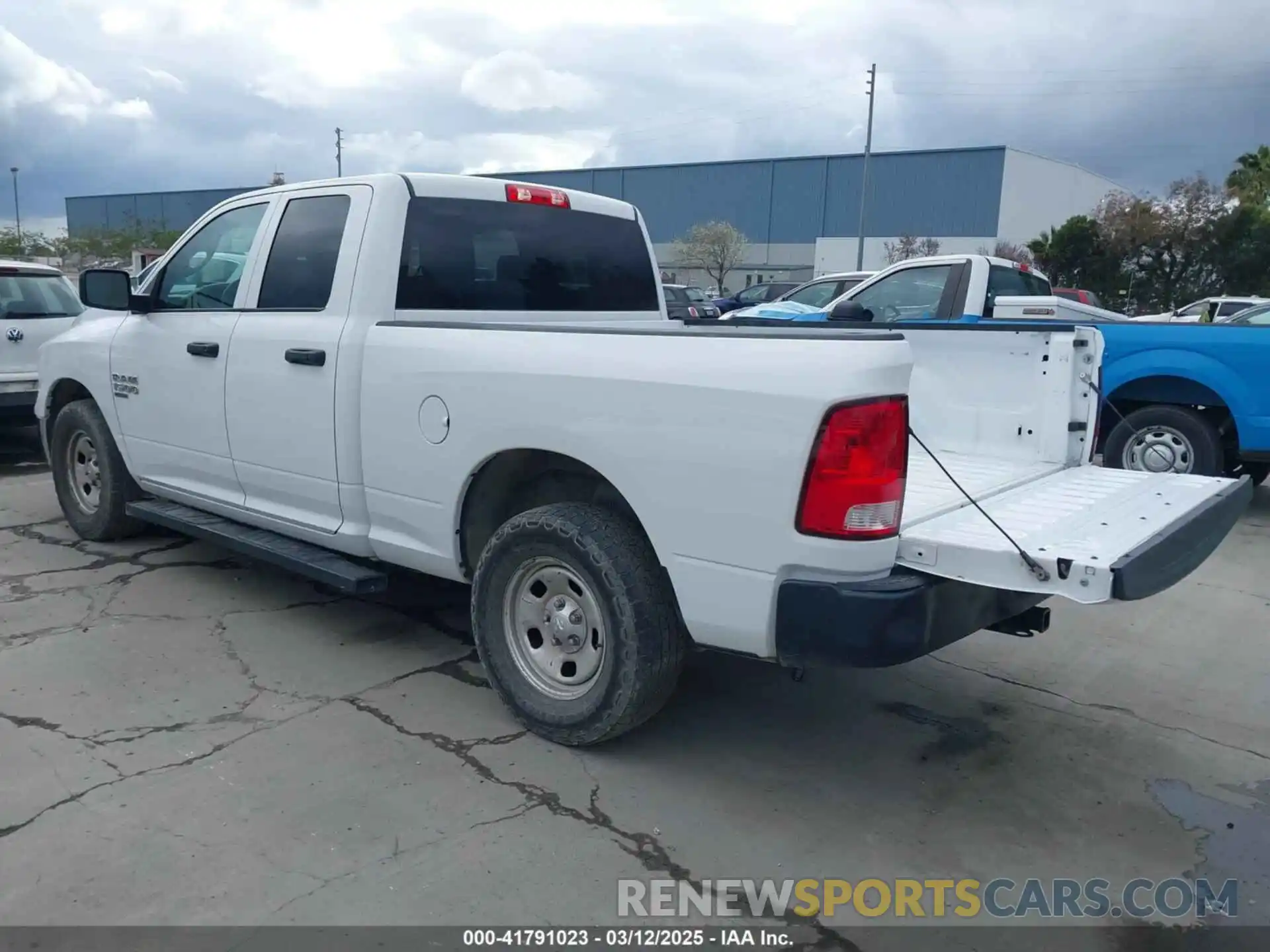 3 Photograph of a damaged car 1C6RR6FG1KS627826 RAM 1500 CLASSIC 2019