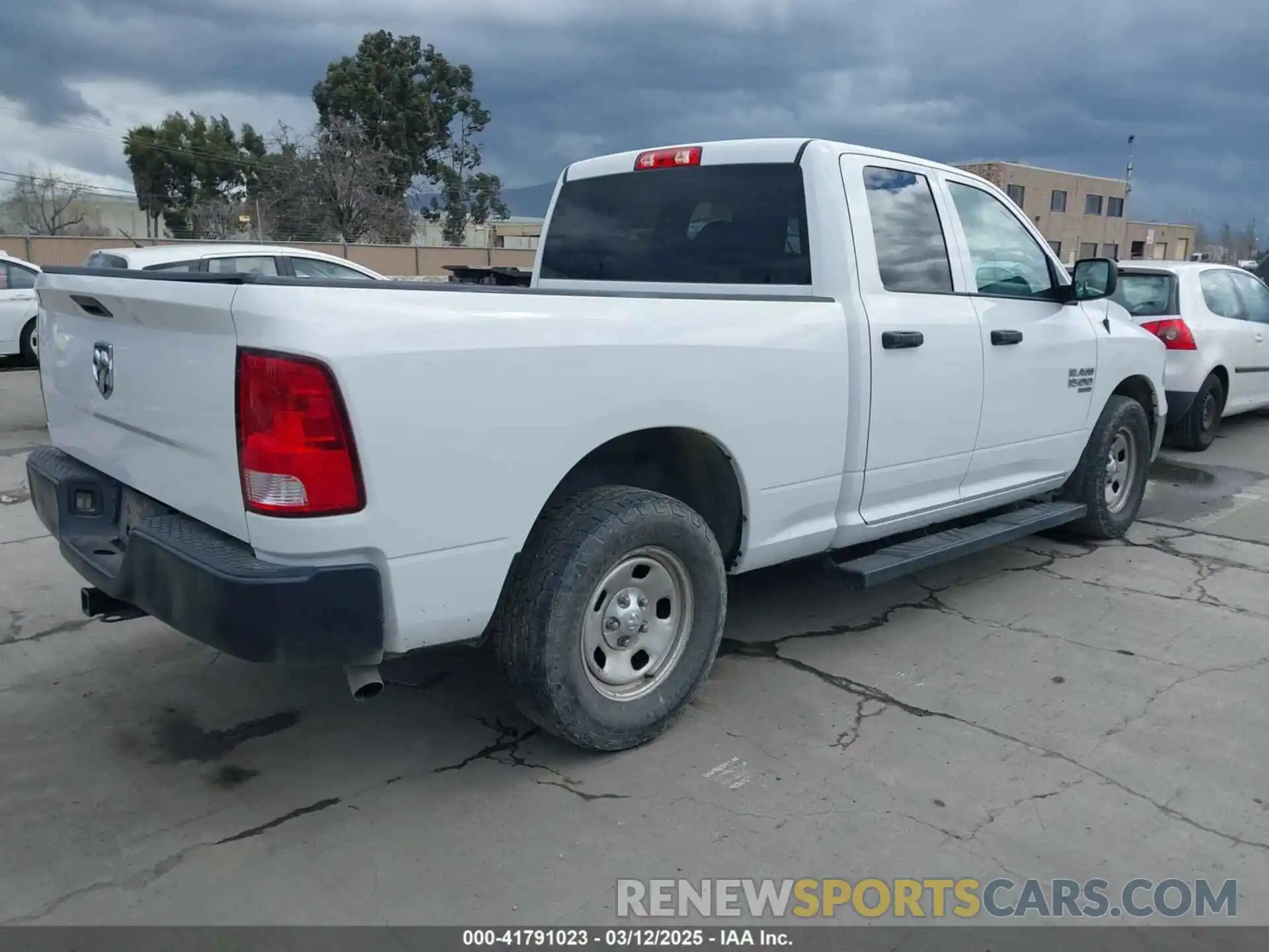 4 Photograph of a damaged car 1C6RR6FG1KS627826 RAM 1500 CLASSIC 2019