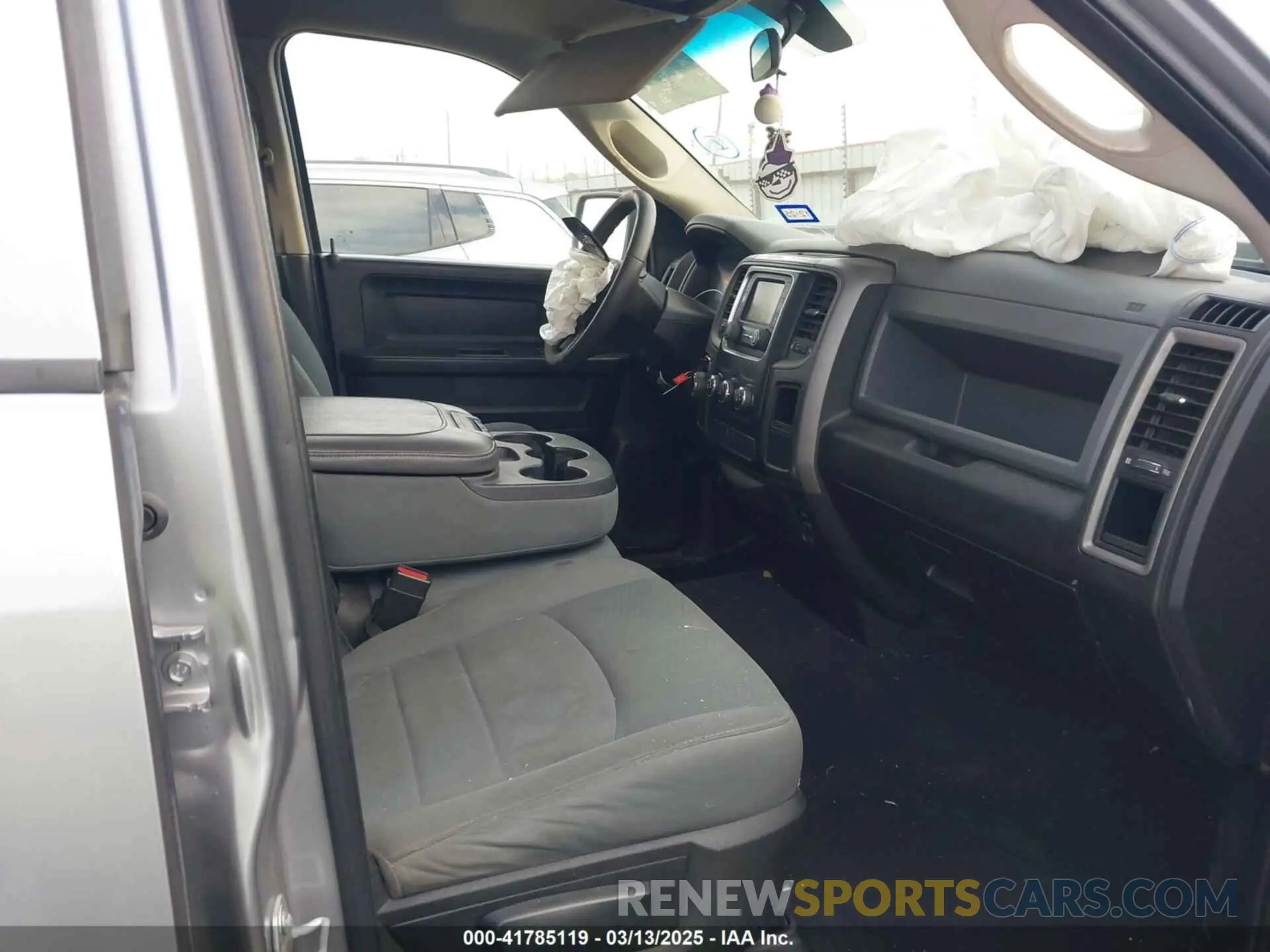 5 Photograph of a damaged car 1C6RR6FG1KS674435 RAM 1500 CLASSIC 2019