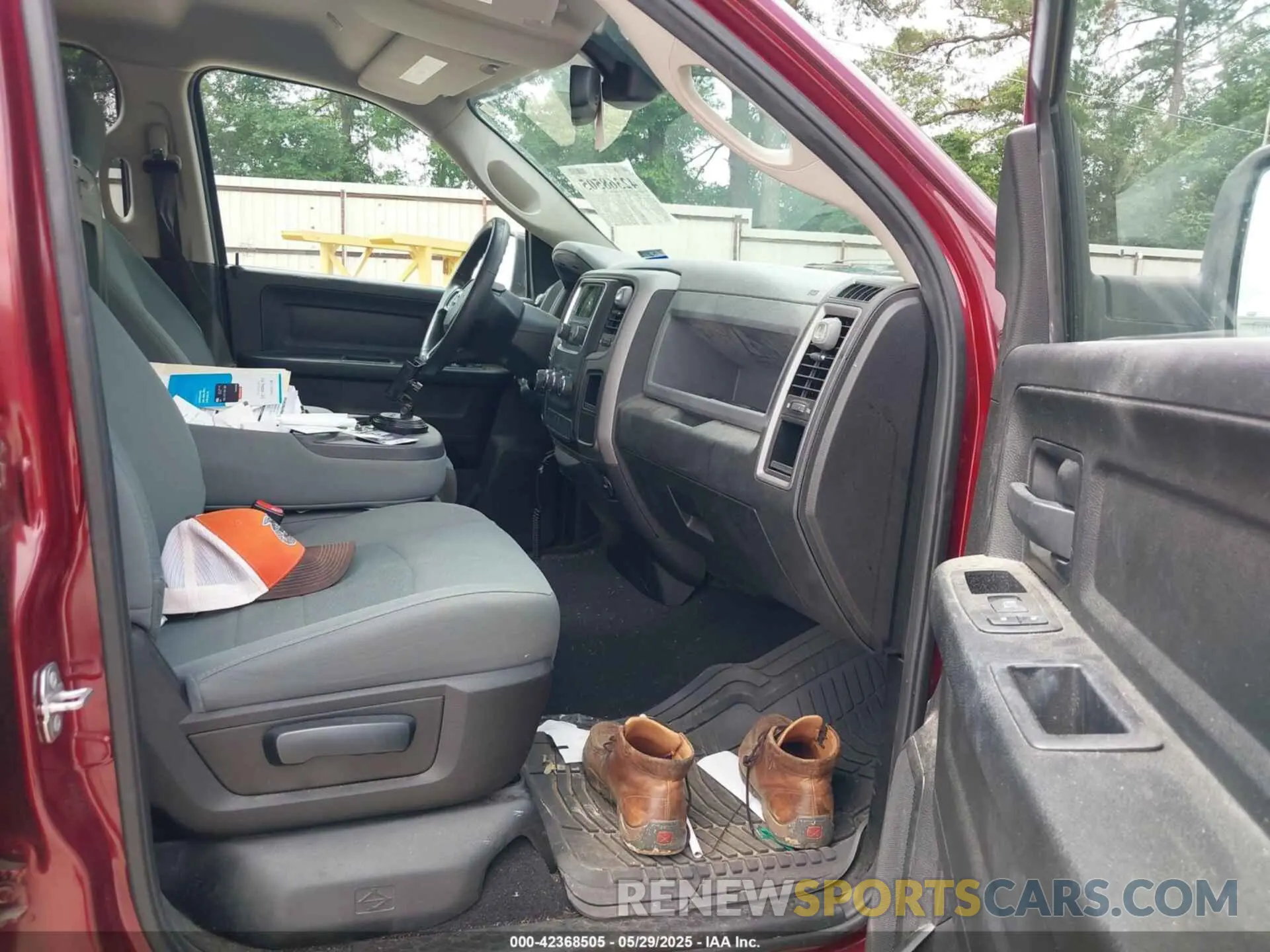 5 Photograph of a damaged car 1C6RR6FG2KS581343 RAM 1500 CLASSIC 2019