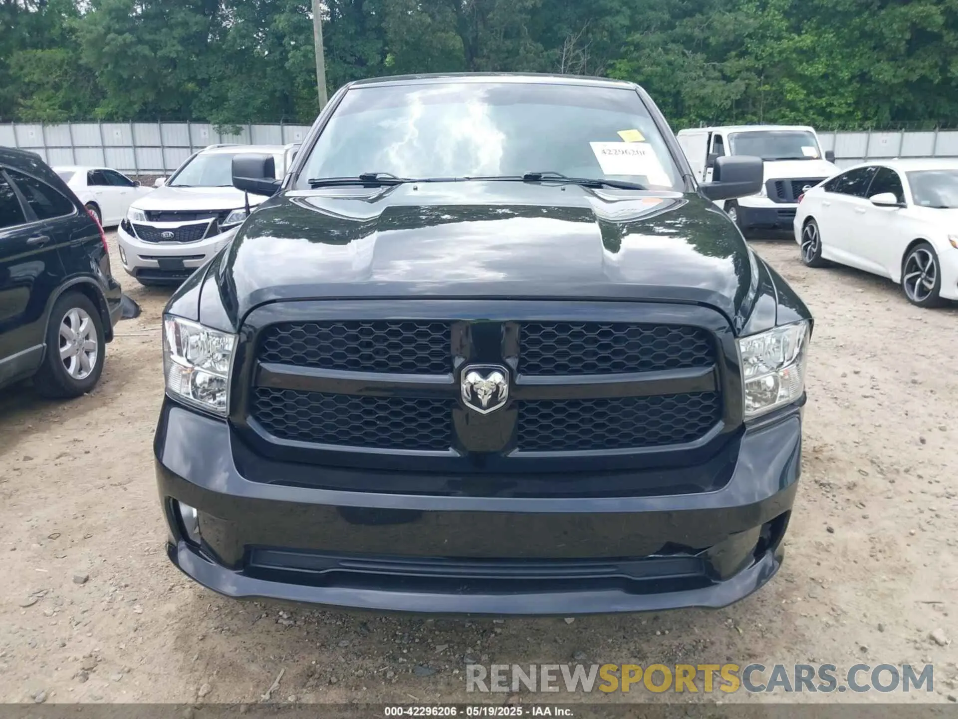 12 Photograph of a damaged car 1C6RR6FG5KS528684 RAM 1500 CLASSIC 2019