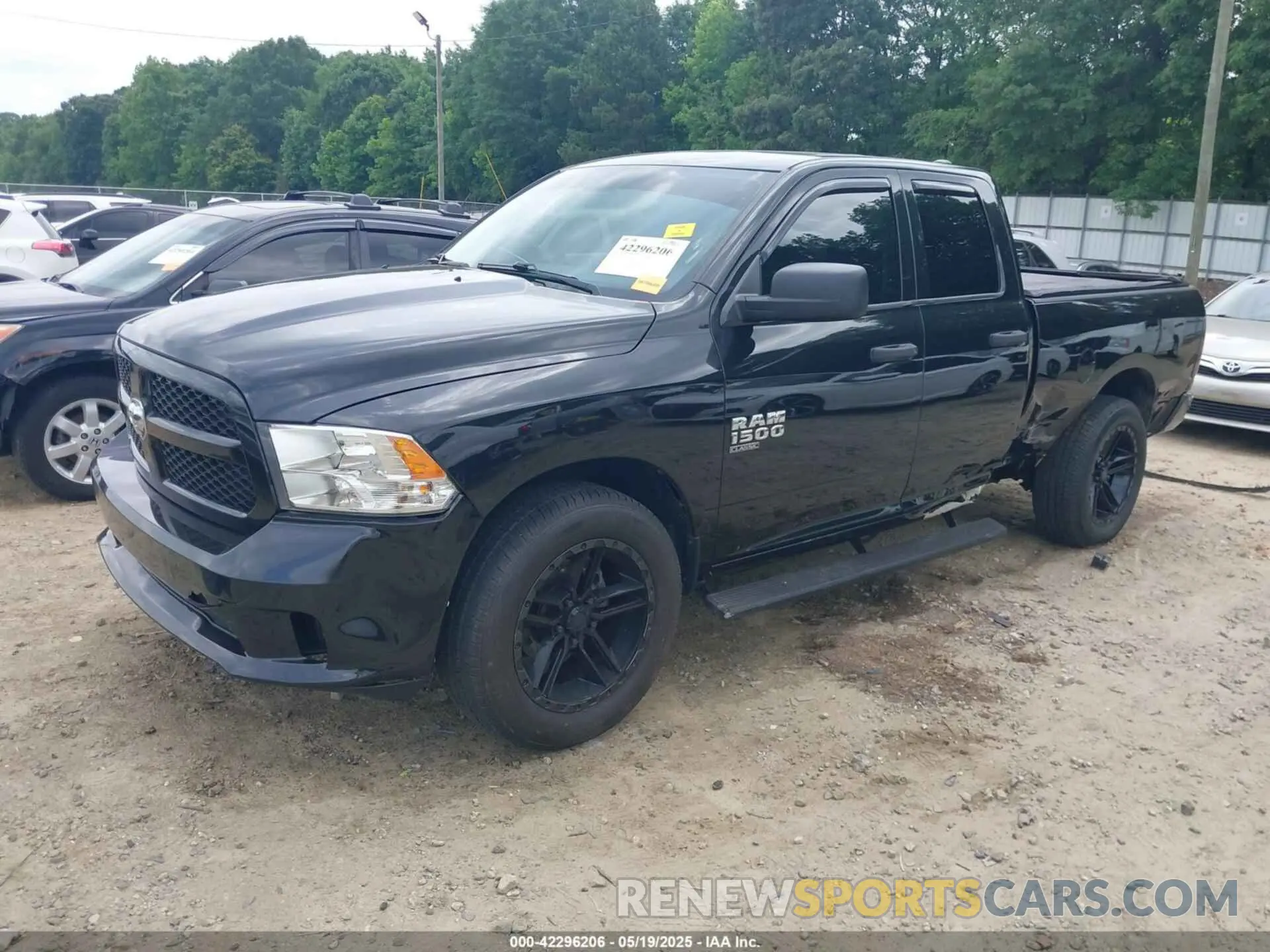 2 Photograph of a damaged car 1C6RR6FG5KS528684 RAM 1500 CLASSIC 2019