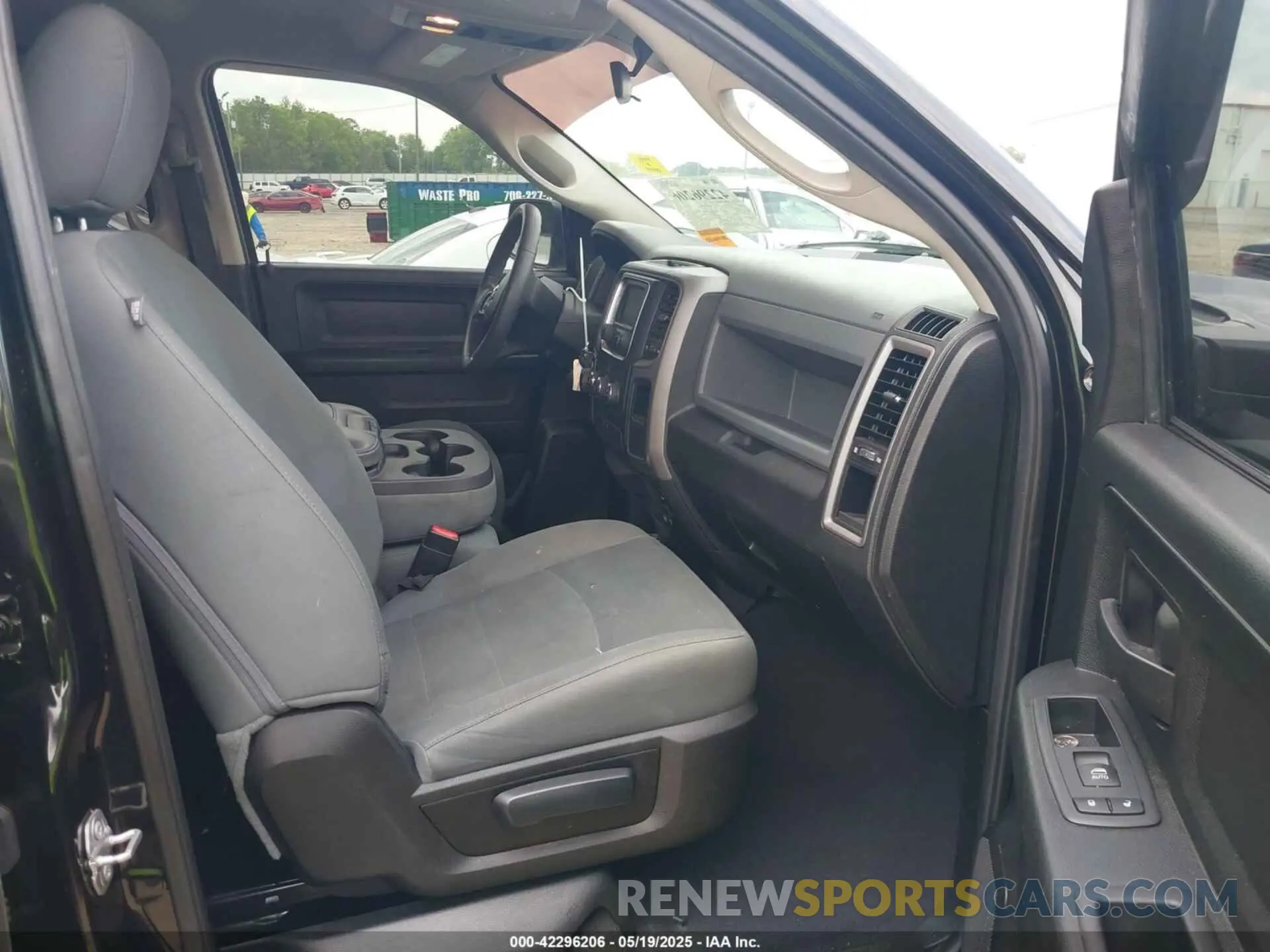5 Photograph of a damaged car 1C6RR6FG5KS528684 RAM 1500 CLASSIC 2019