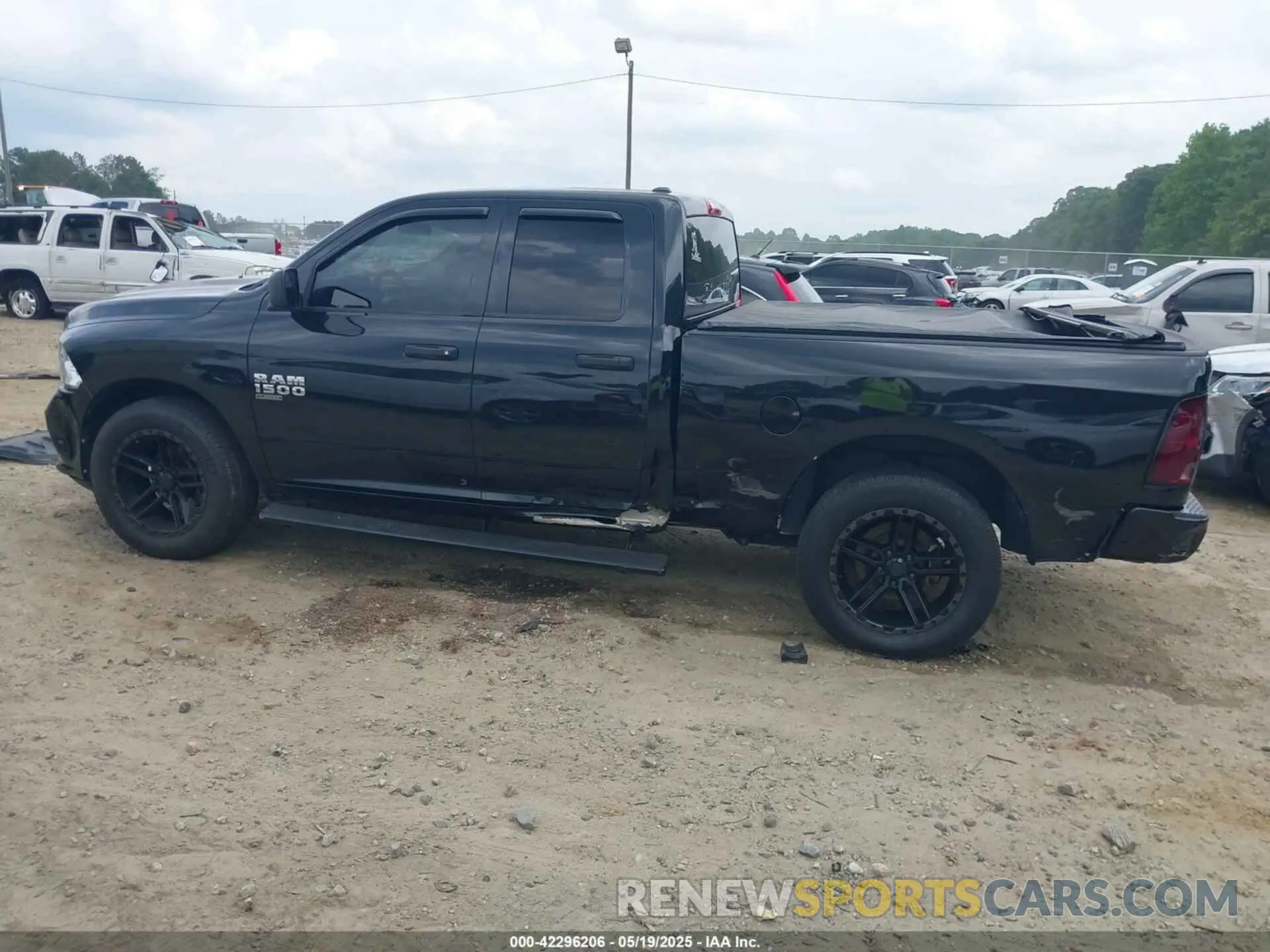 6 Photograph of a damaged car 1C6RR6FG5KS528684 RAM 1500 CLASSIC 2019