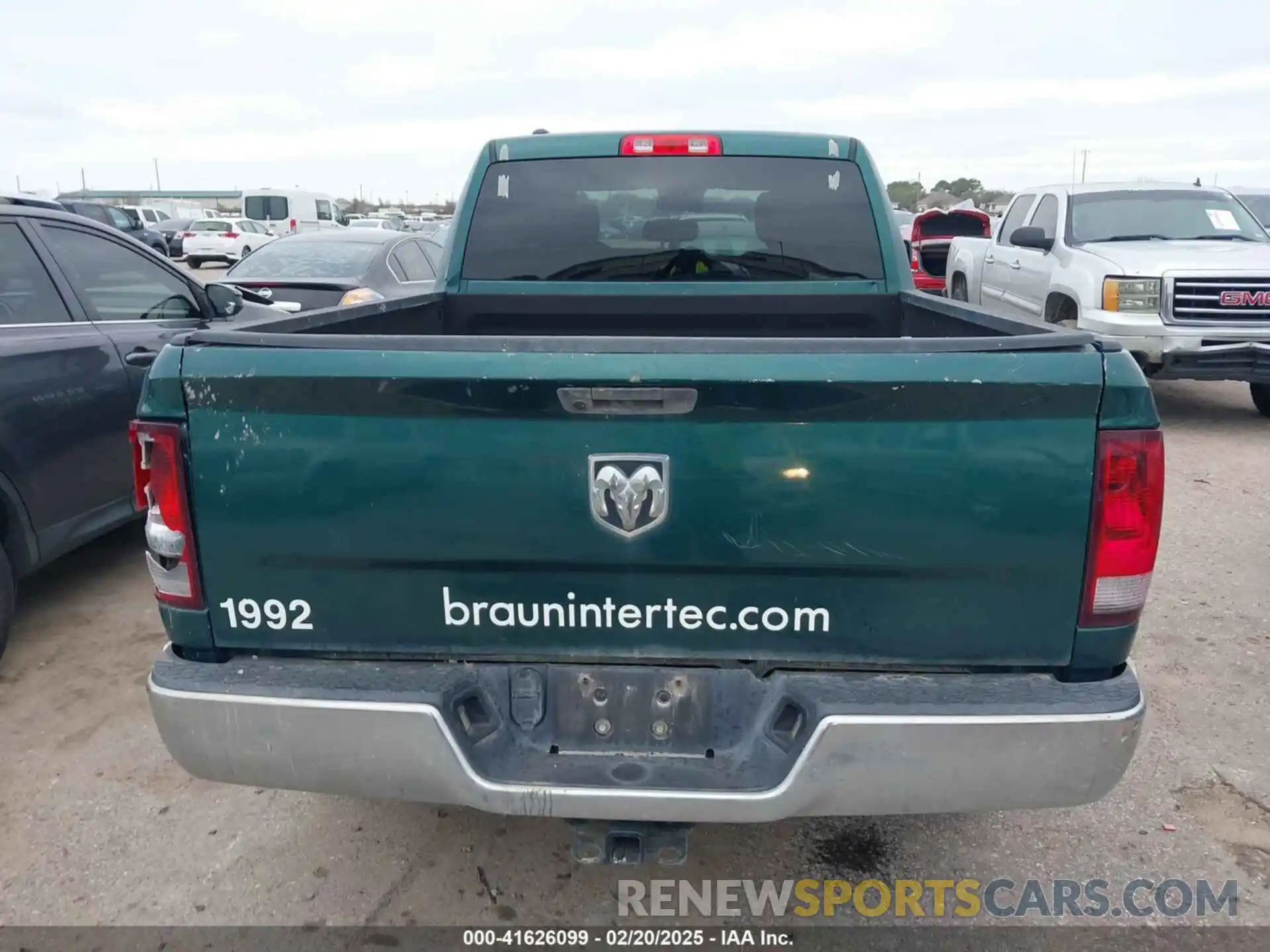 16 Photograph of a damaged car 1C6RR6FG5KS604551 RAM 1500 CLASSIC 2019