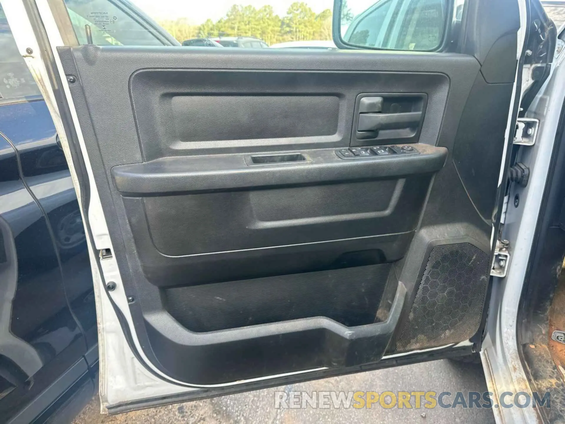 19 Photograph of a damaged car 1C6RR6FG6KS608947 RAM 1500 CLASSIC 2019