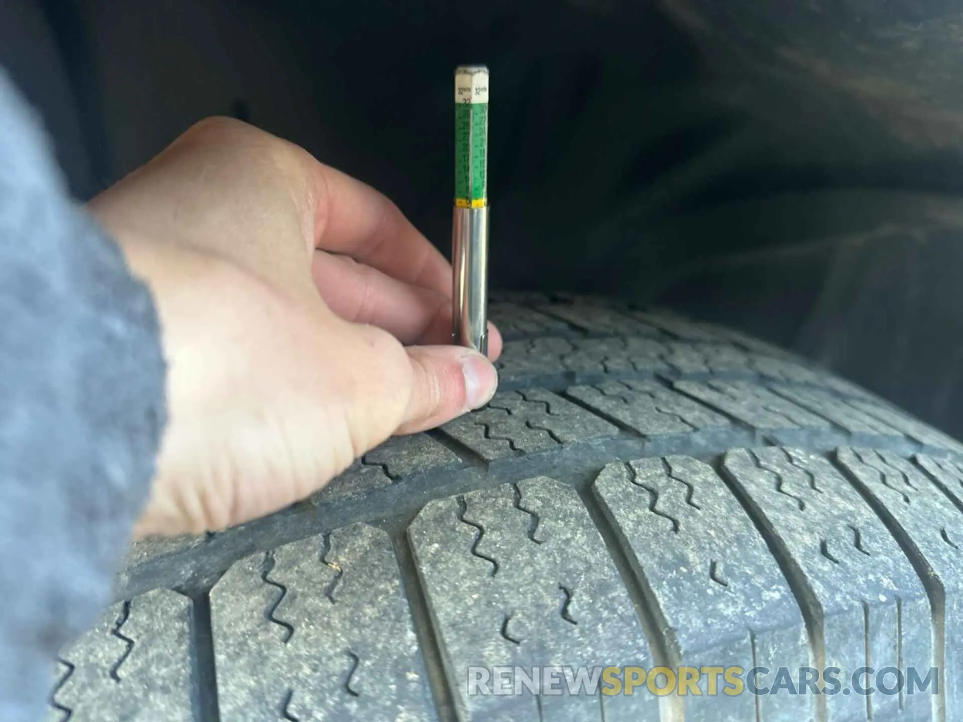 5 Photograph of a damaged car 1C6RR6FG6KS608947 RAM 1500 CLASSIC 2019