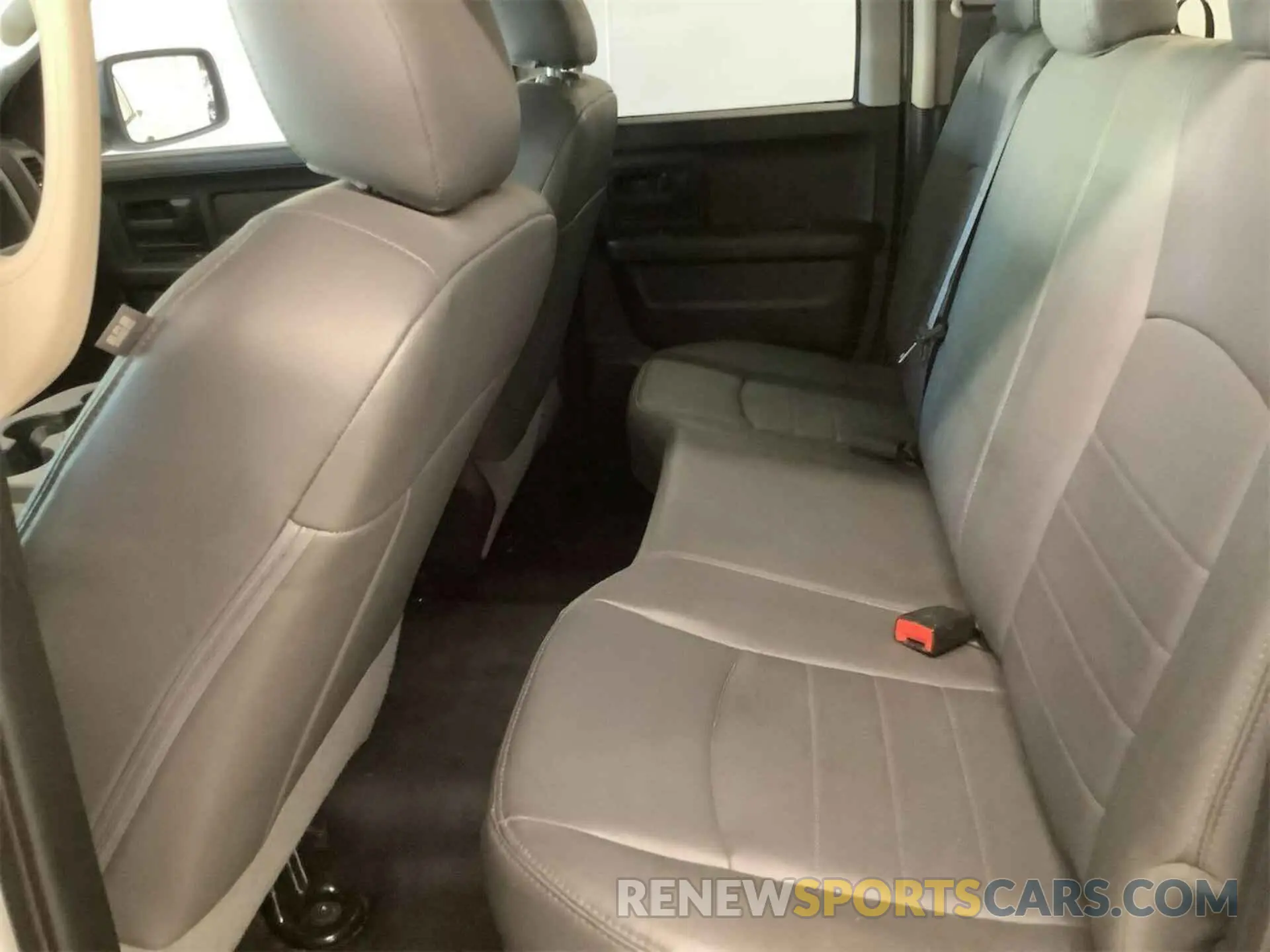 6 Photograph of a damaged car 1C6RR6FG6KS608947 RAM 1500 CLASSIC 2019