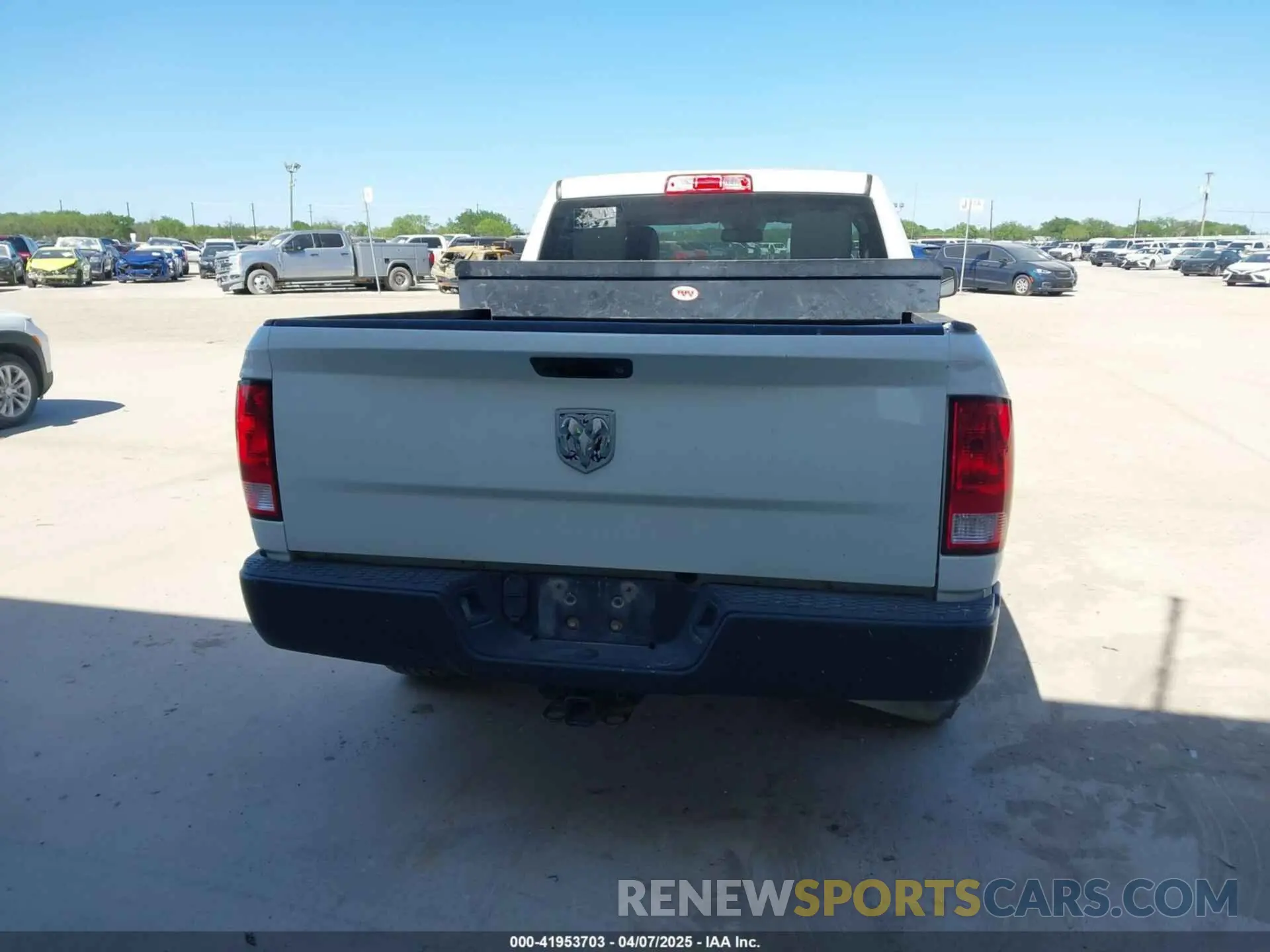16 Photograph of a damaged car 1C6RR6FG7KS610478 RAM 1500 CLASSIC 2019