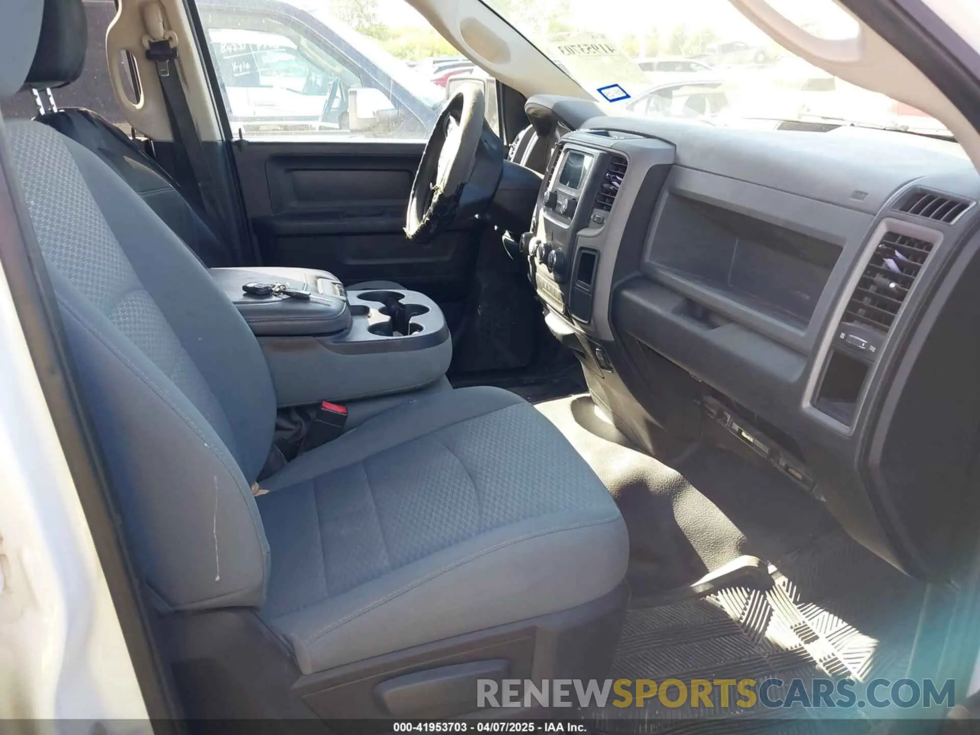 5 Photograph of a damaged car 1C6RR6FG7KS610478 RAM 1500 CLASSIC 2019