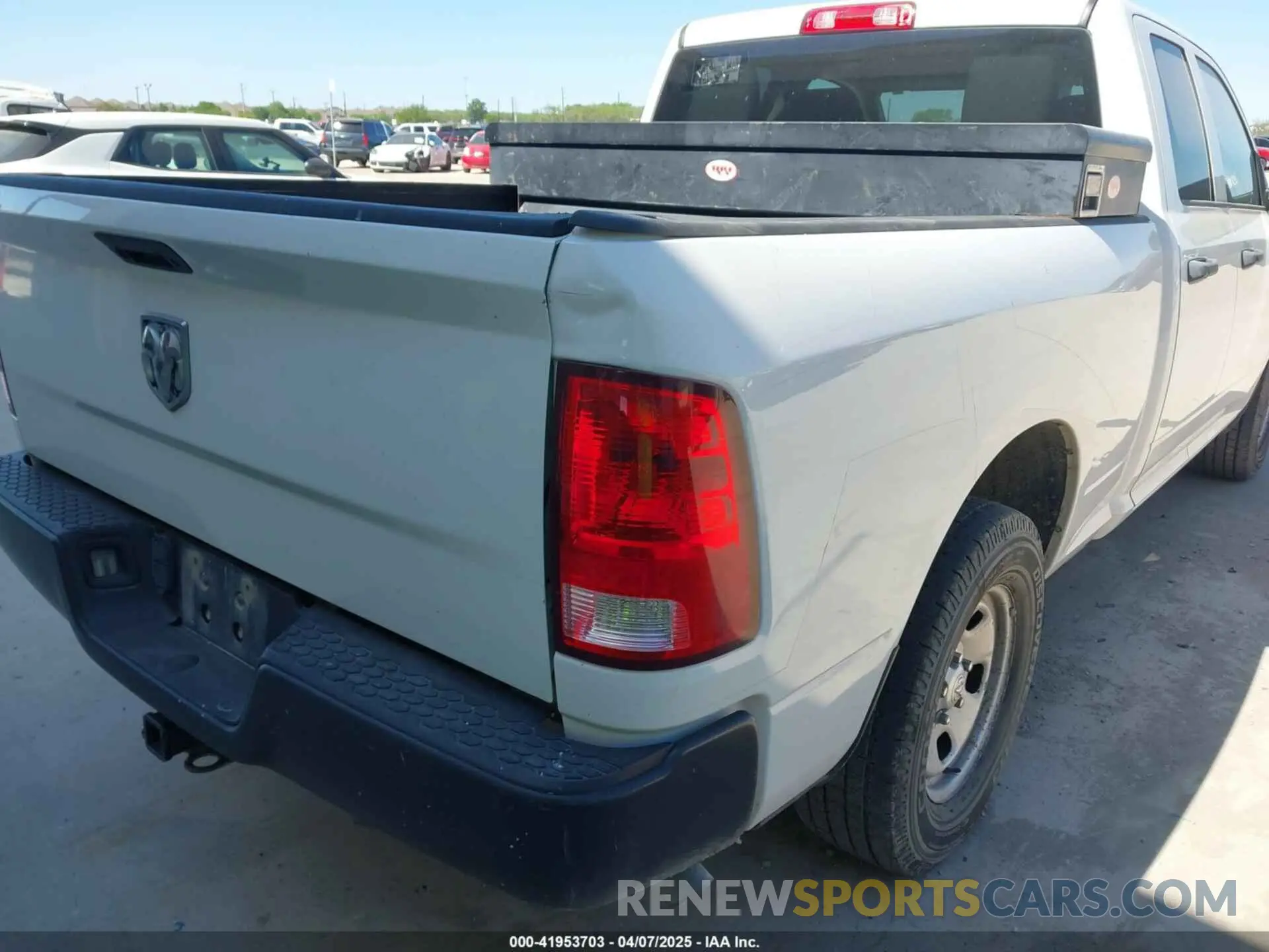 6 Photograph of a damaged car 1C6RR6FG7KS610478 RAM 1500 CLASSIC 2019