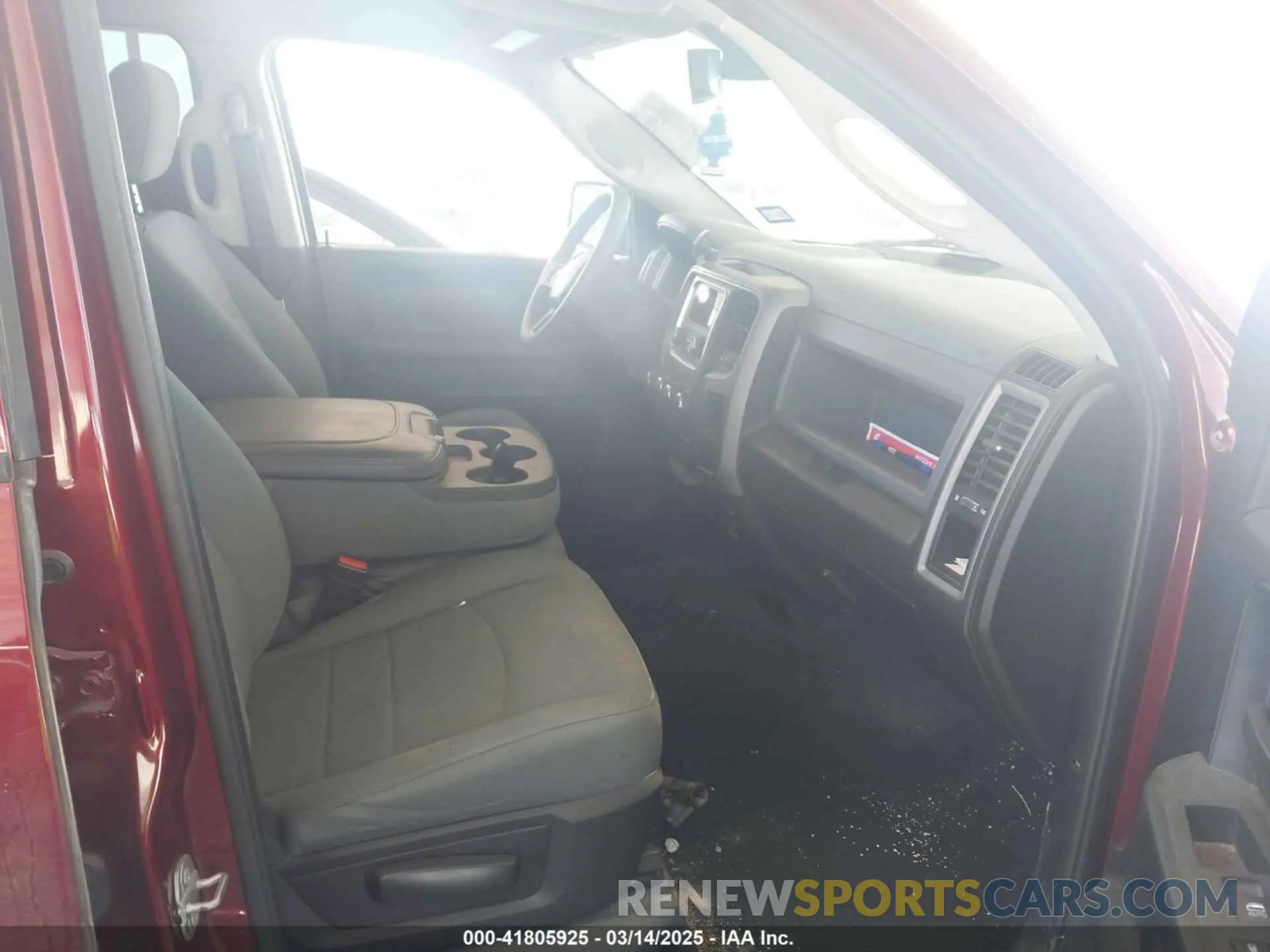 5 Photograph of a damaged car 1C6RR6FG7KS704795 RAM 1500 CLASSIC 2019