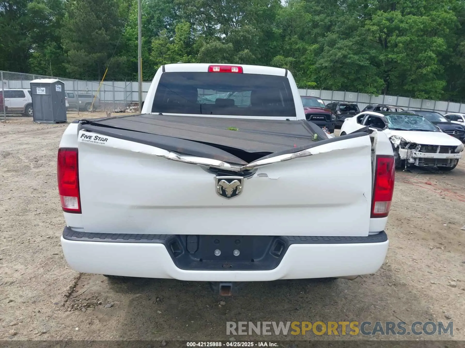 16 Photograph of a damaged car 1C6RR6FG8KS500099 RAM 1500 CLASSIC 2019